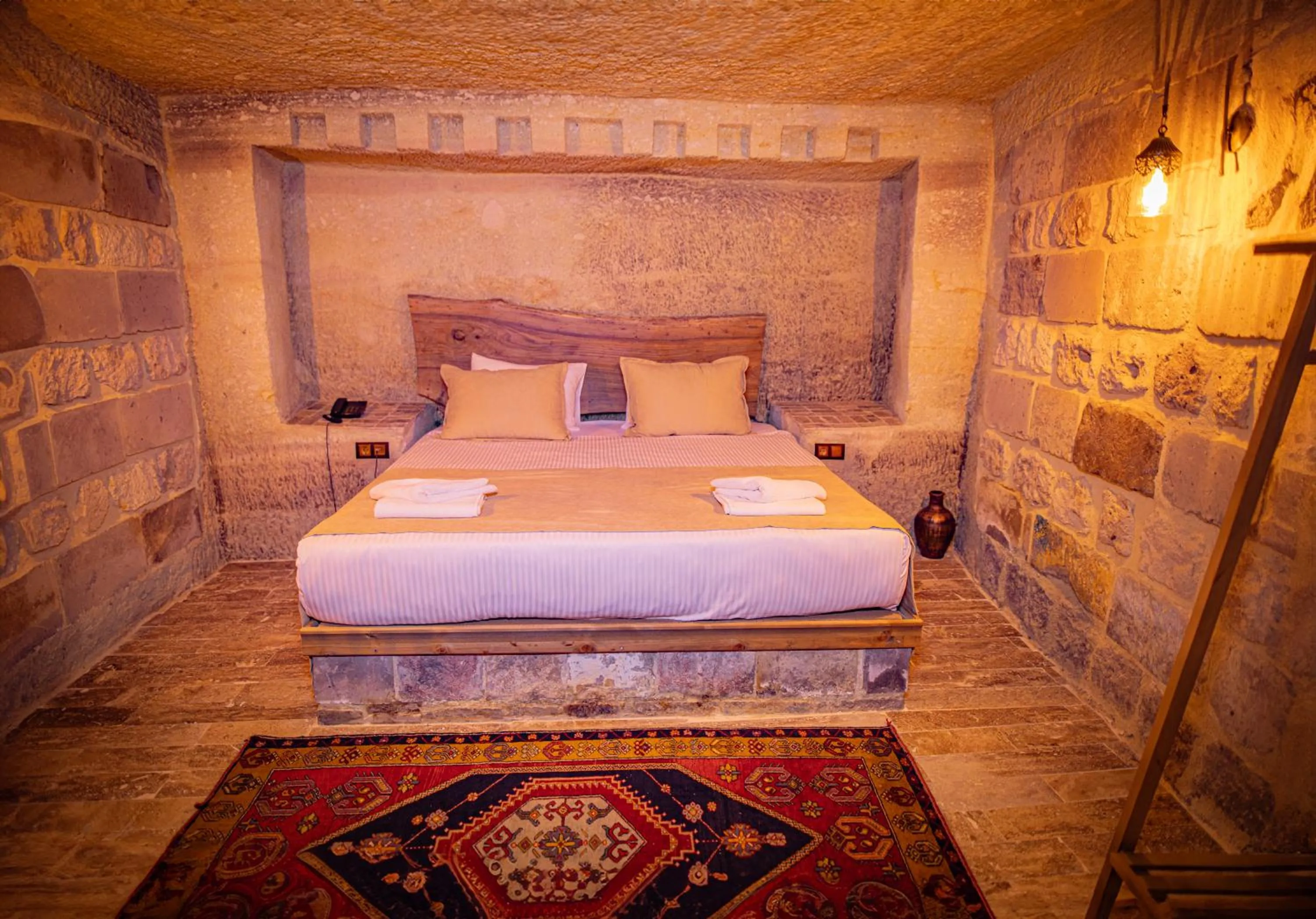 Bed in Sur Cave Hotel