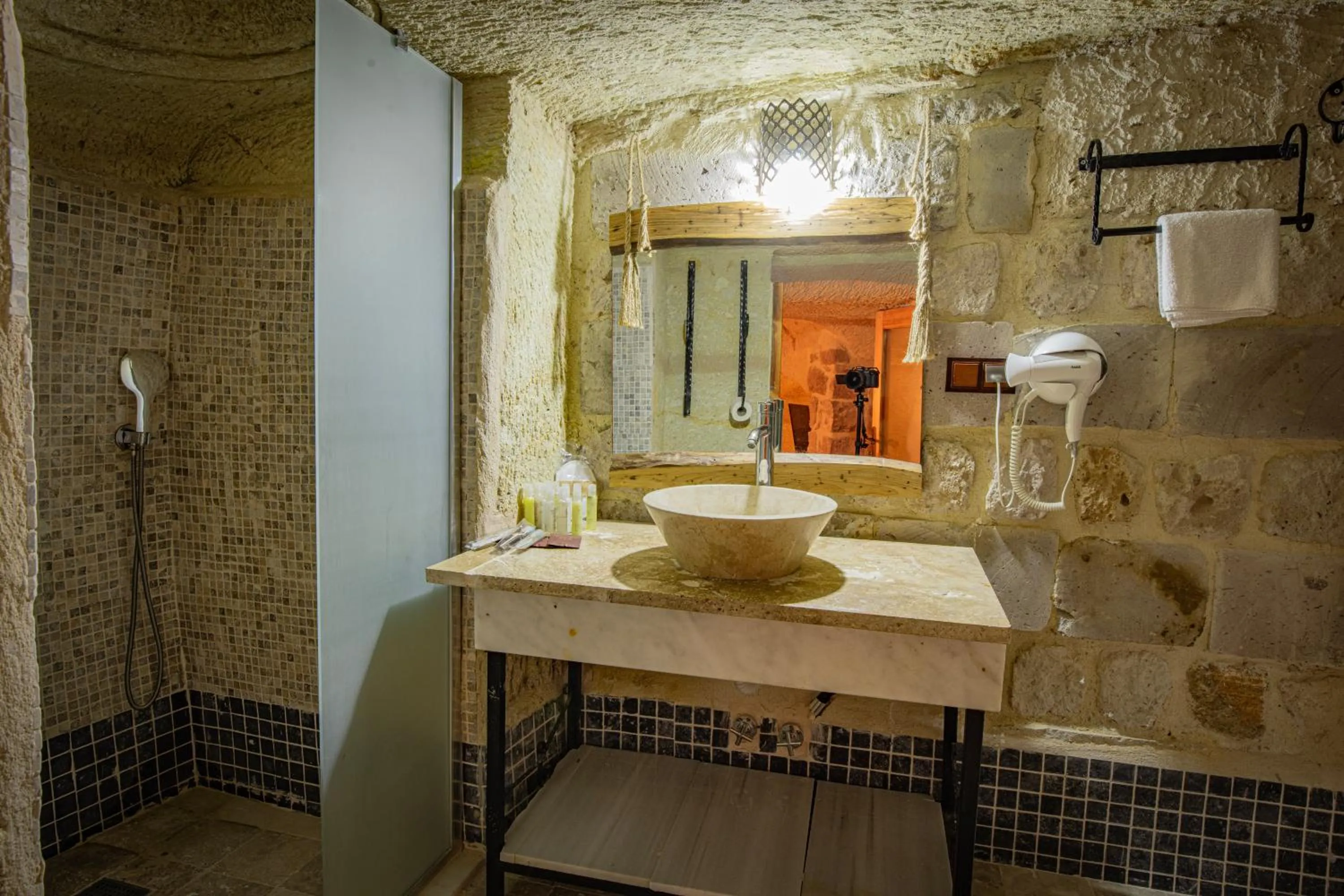 Shower in Sur Cave Hotel