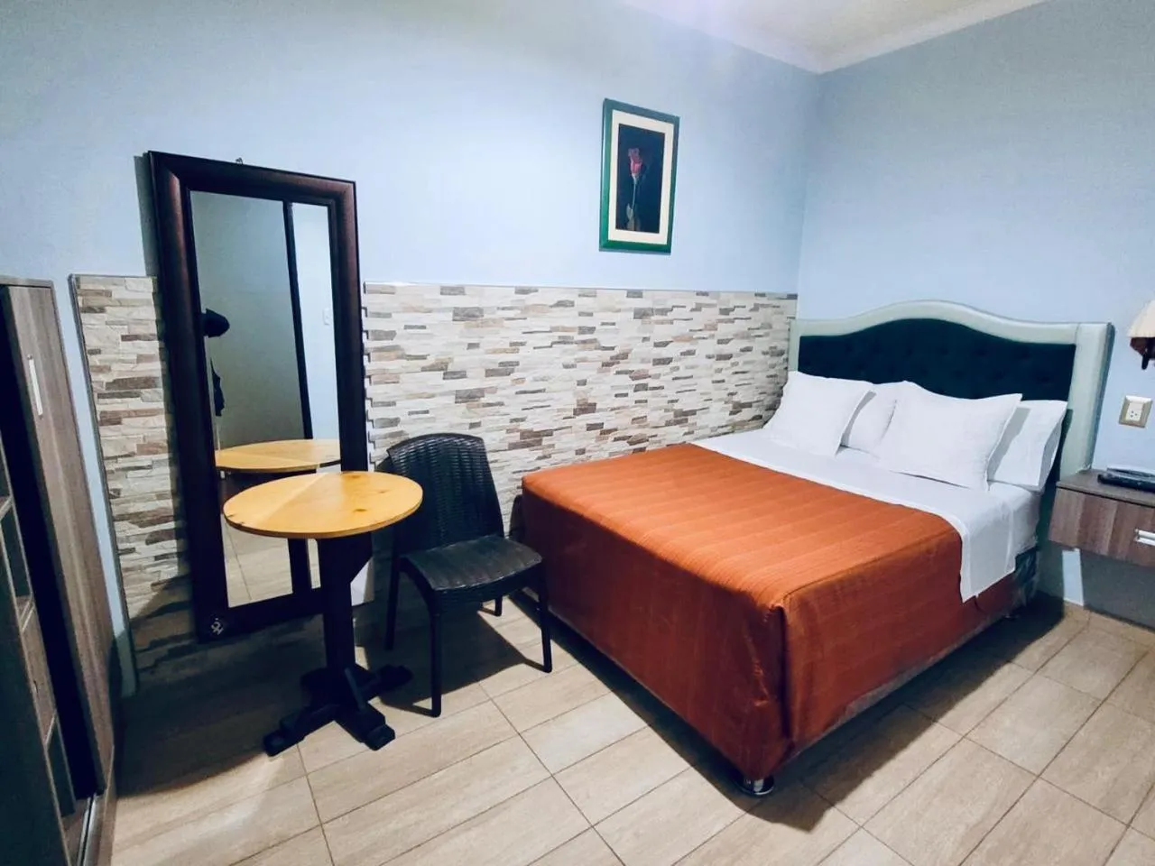 Bed in Hotel Tinkus Inn