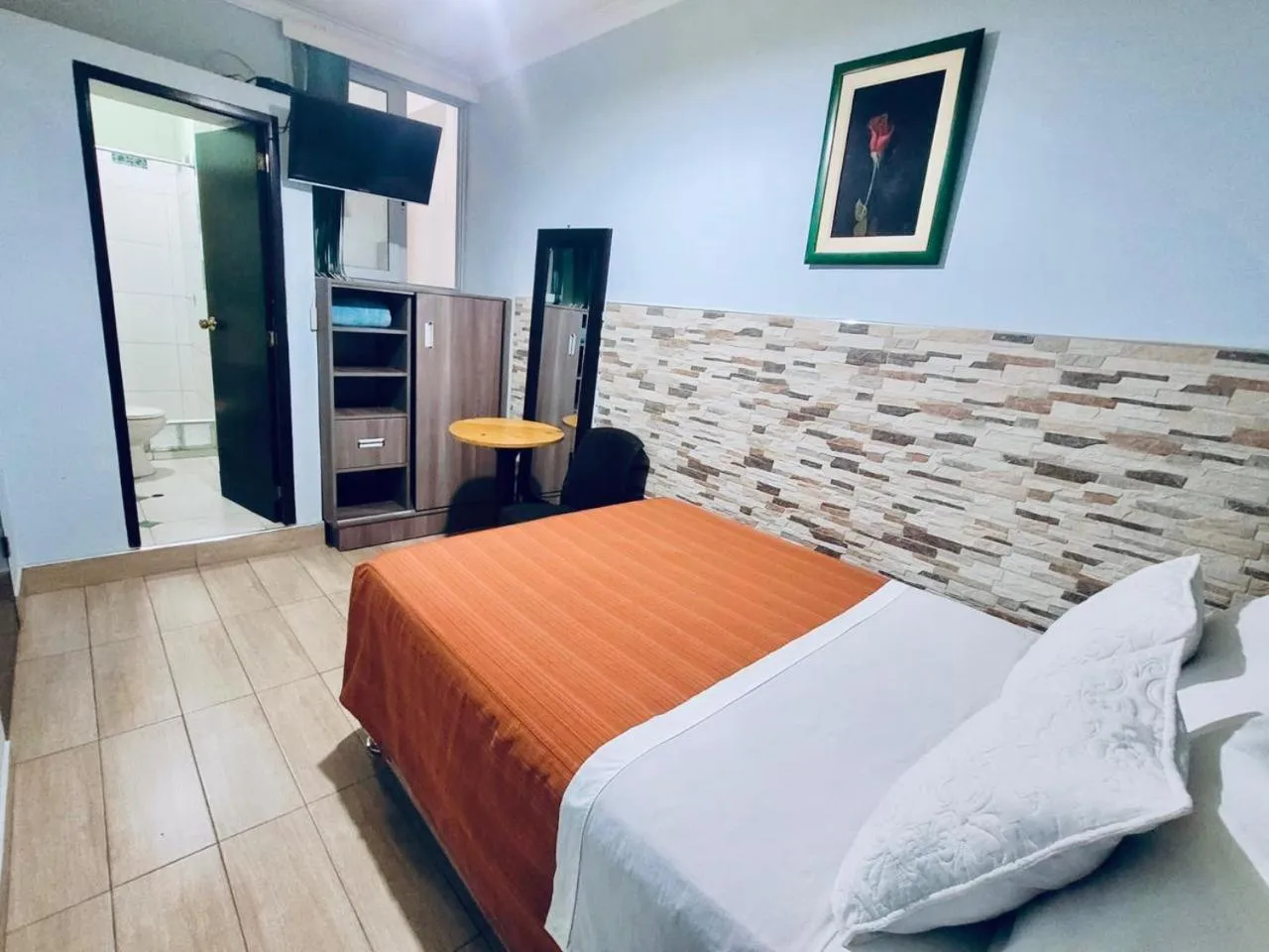 Bed in Hotel Tinkus Inn