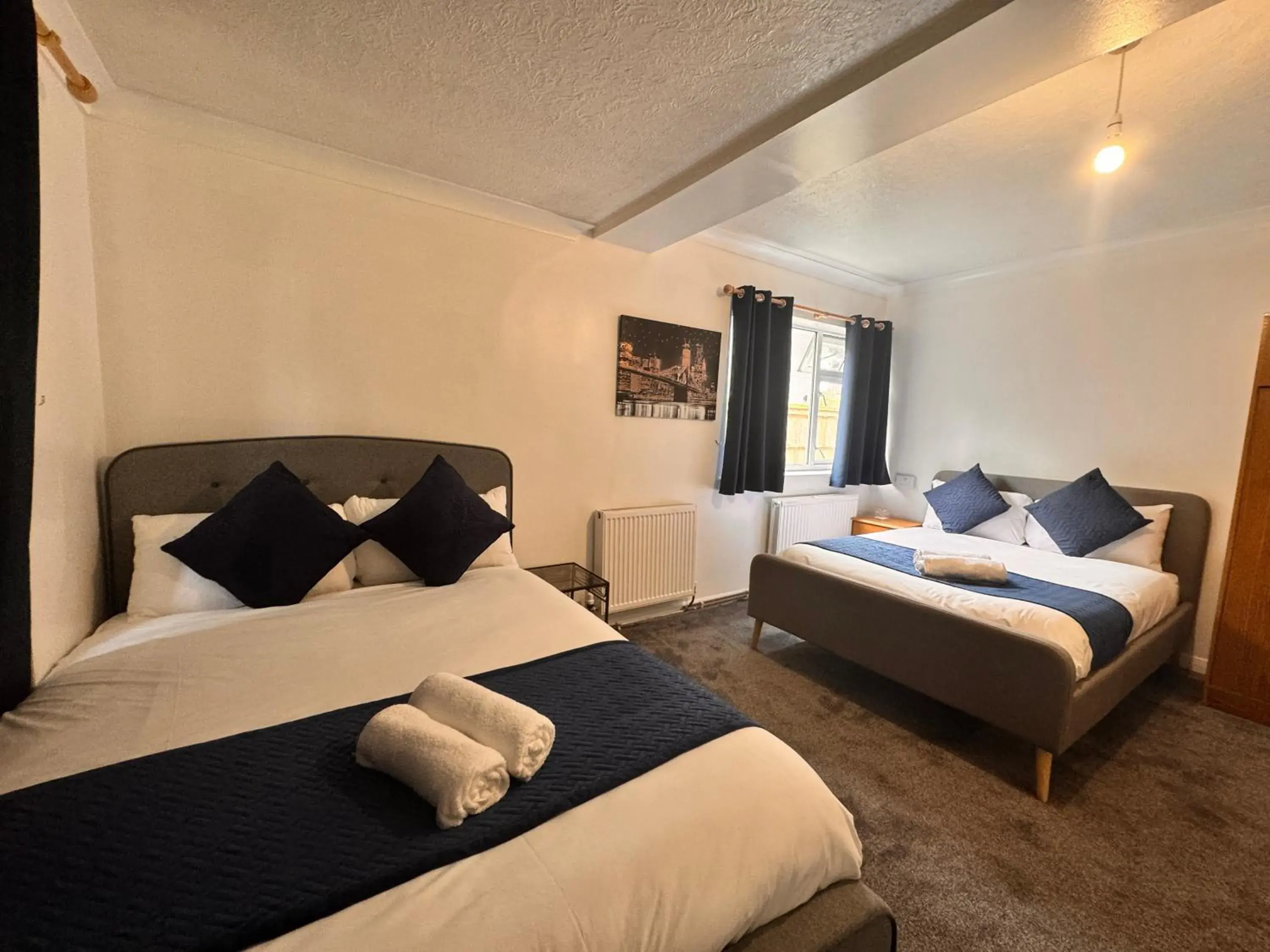 Deluxe Queen Room with Two Queen Beds in High Trees Guest House Gatwick Deluxe Queen Room with Two Queen Beds in High Trees Guest House Gatwick