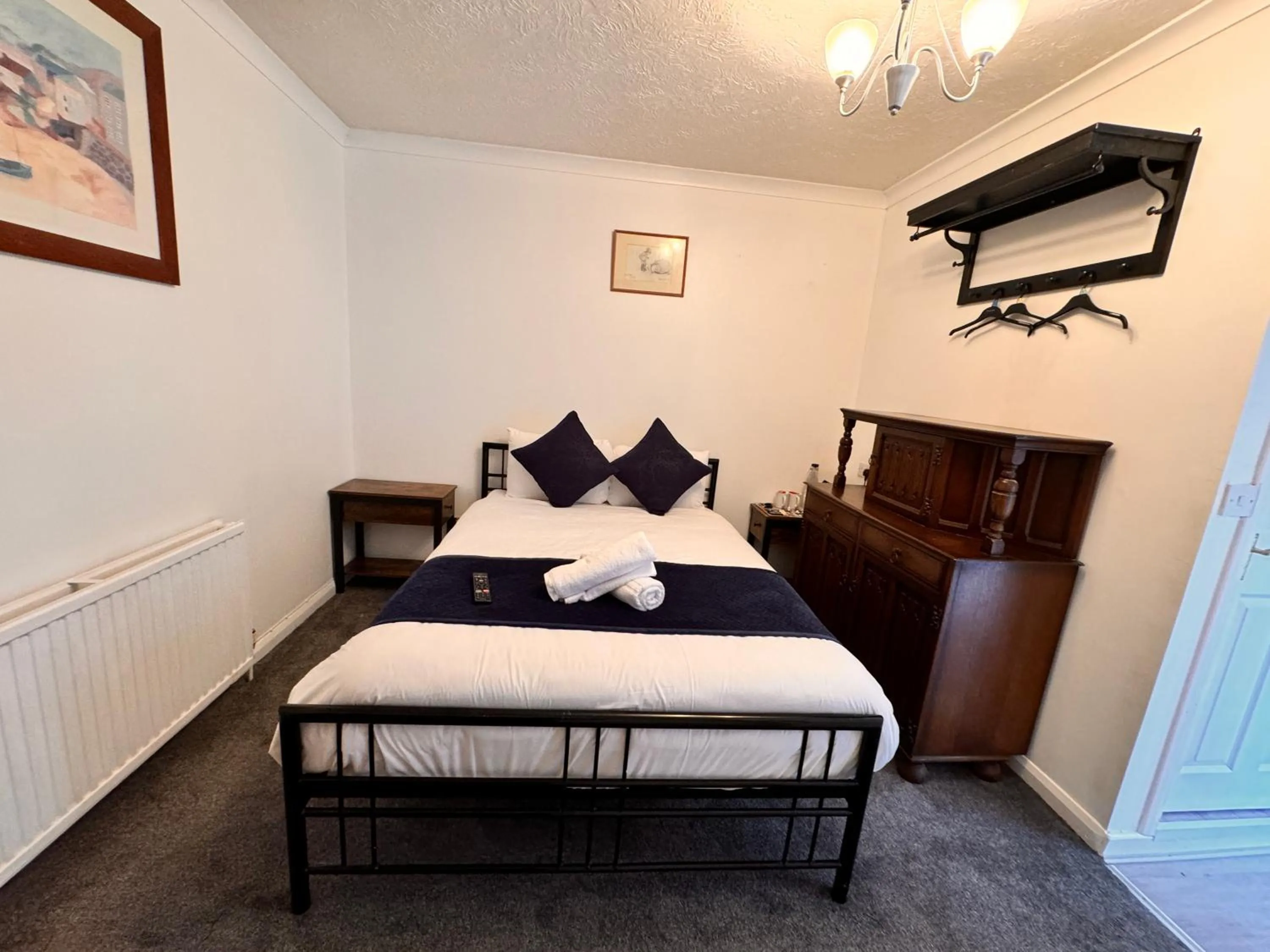 King Room with Garden View in High Trees Guest House Gatwick