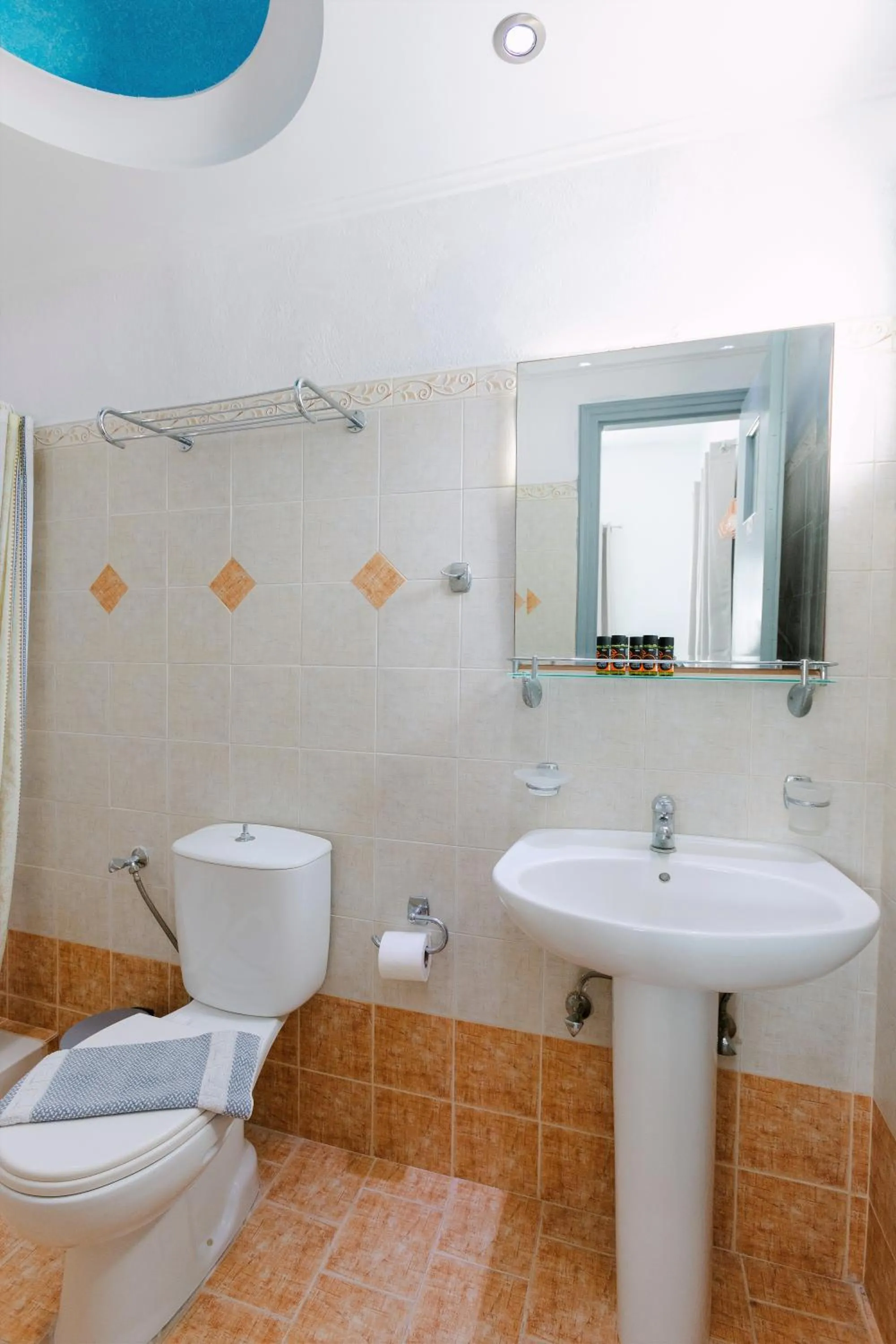 Bathroom in Seven Grapes - Karterados
