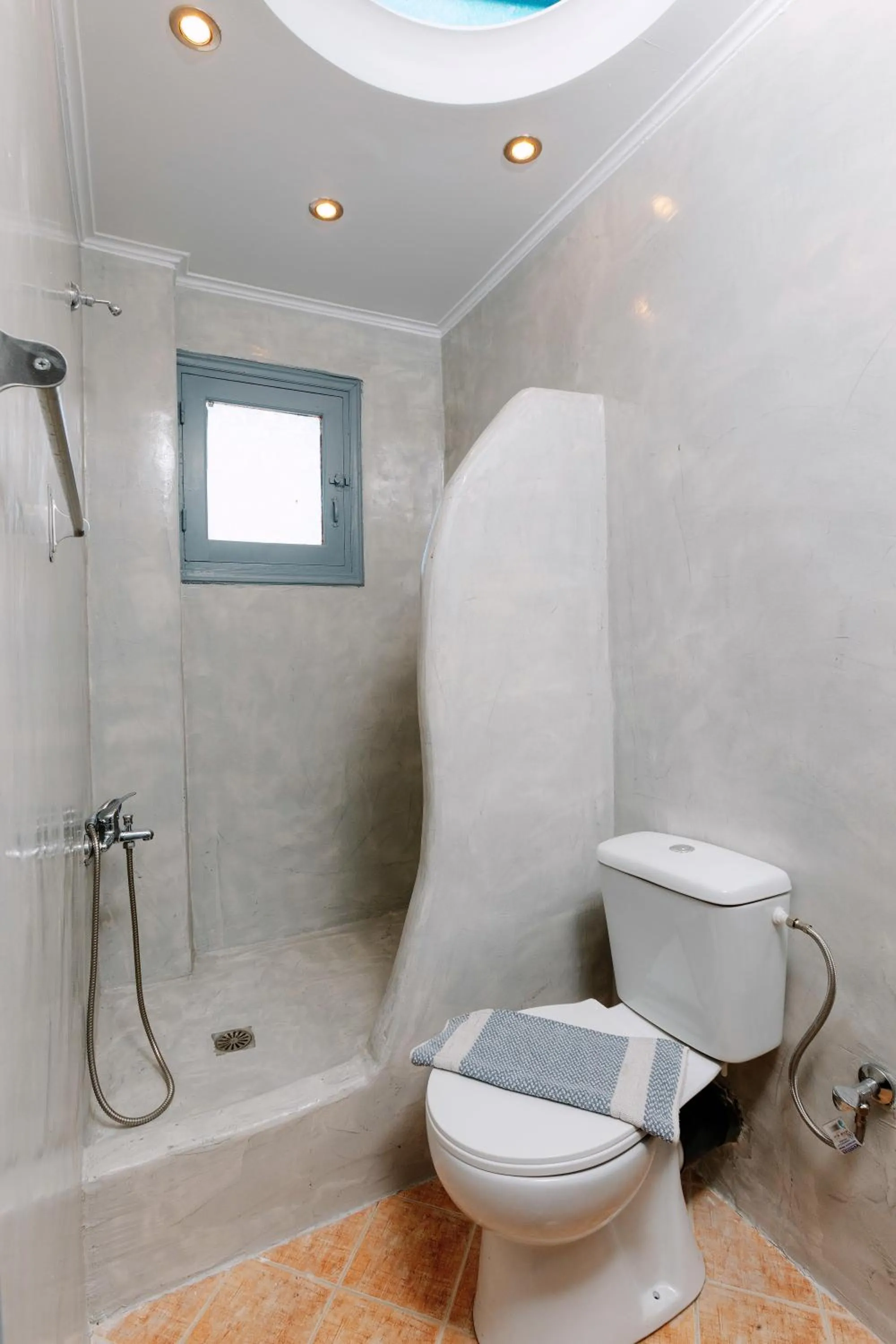Bathroom in Seven Grapes - Karterados