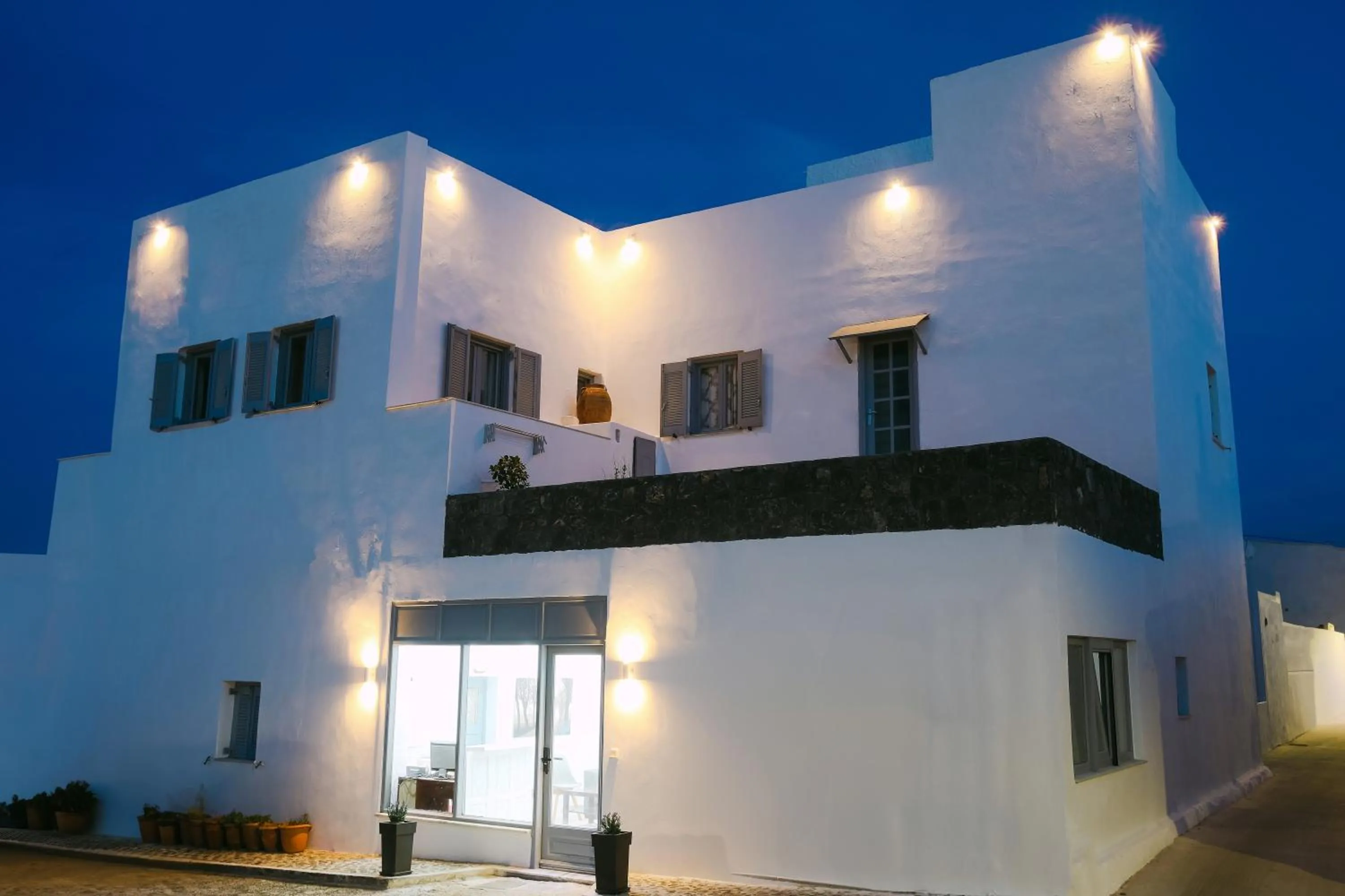 Property building in Seven Grapes - Karterados