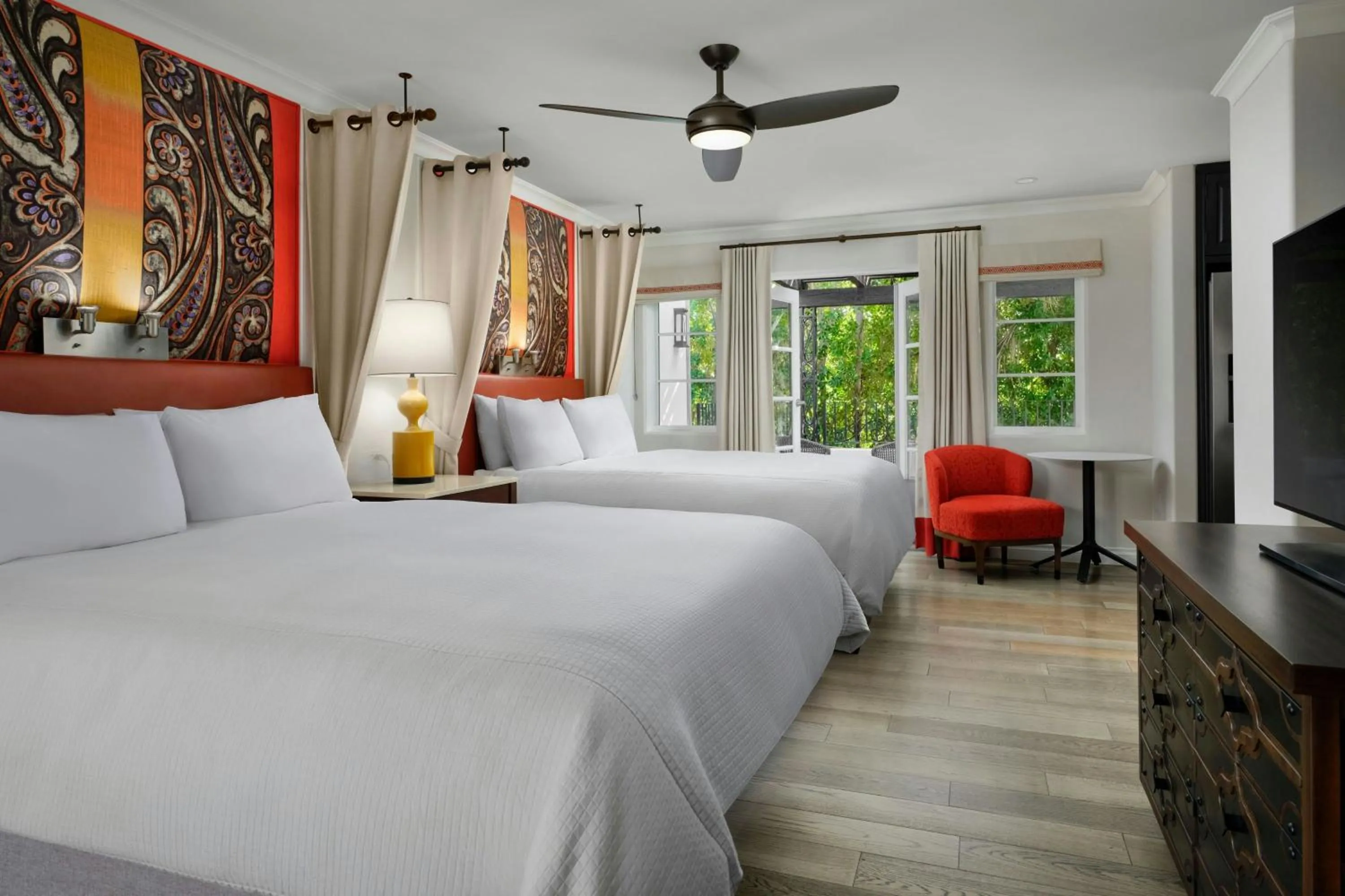 Photo of the whole room, Bed in Triada Palm Springs, Autograph Collection