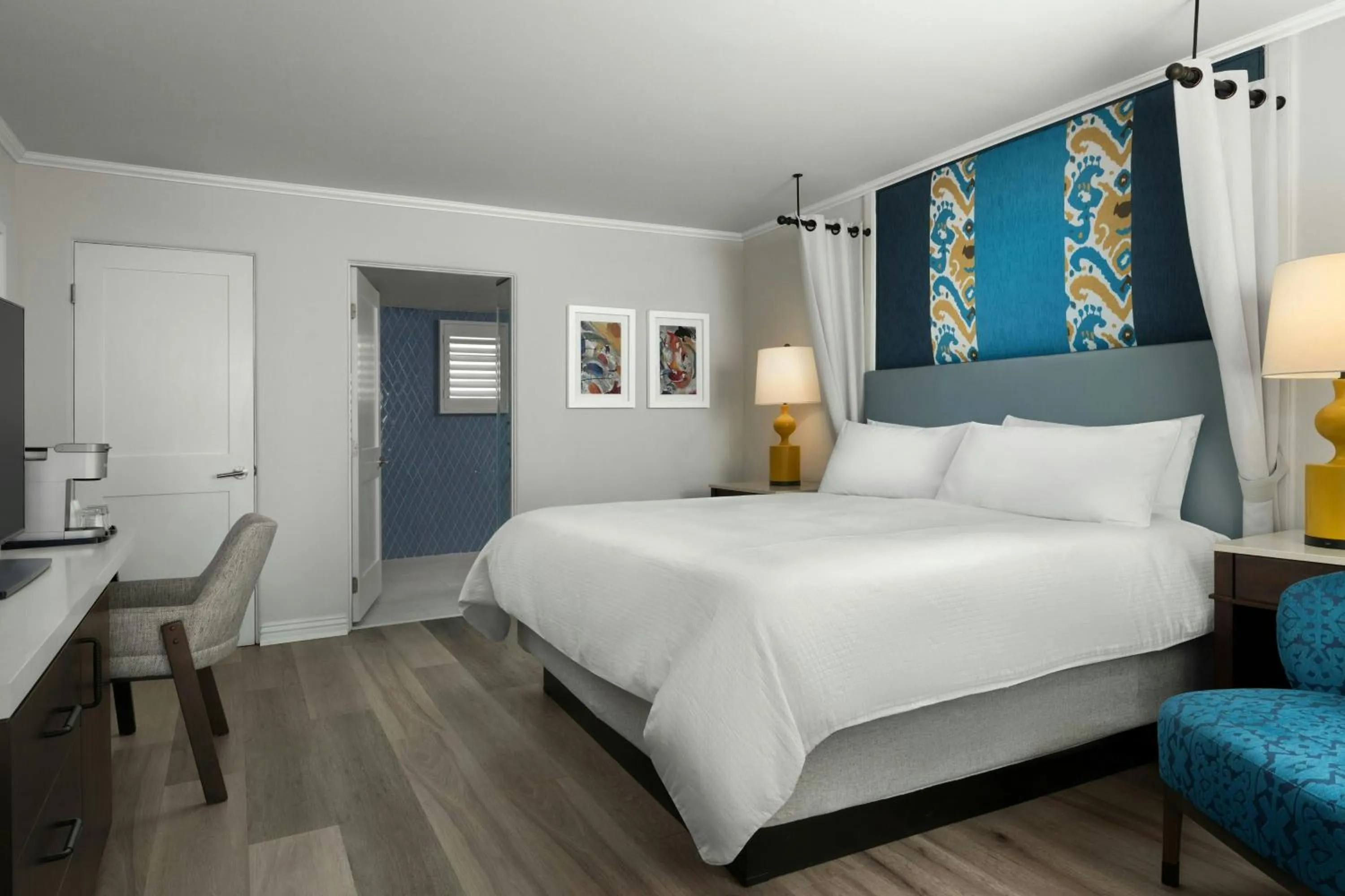 Photo of the whole room, Bed in Triada Palm Springs, Autograph Collection