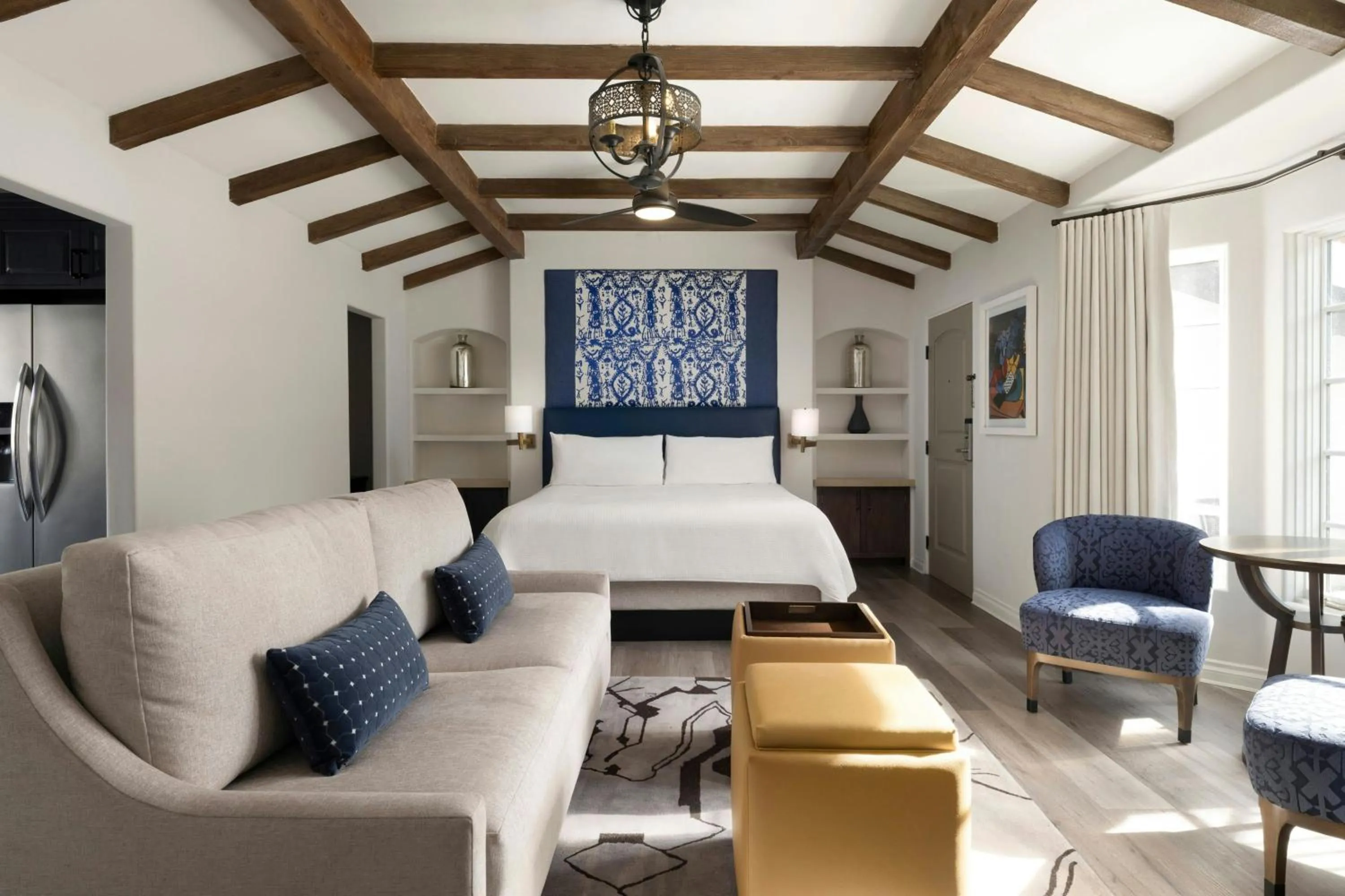 Photo of the whole room, Bed in Triada Palm Springs, Autograph Collection