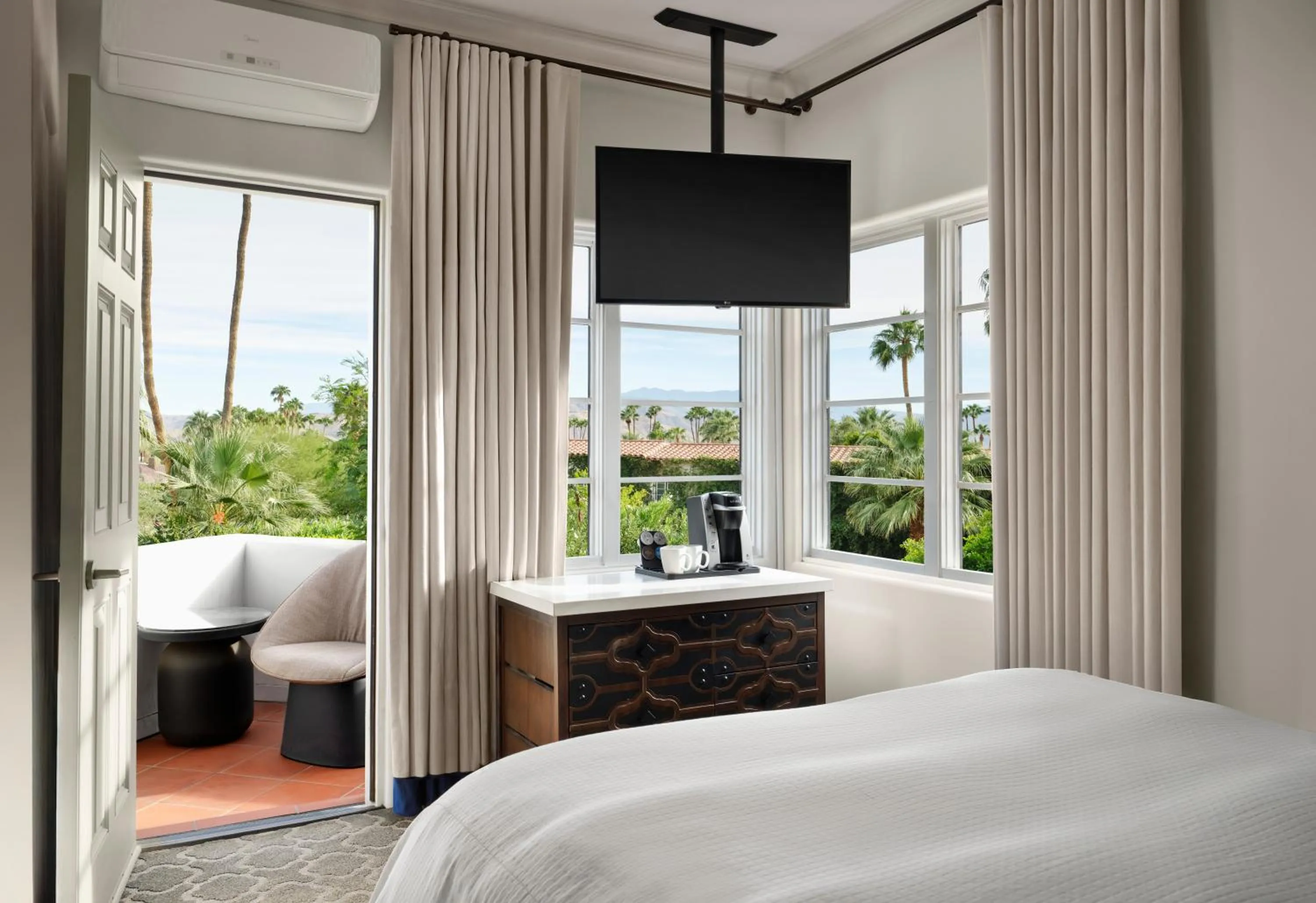 Bedroom, Bed in Triada Palm Springs, Autograph Collection