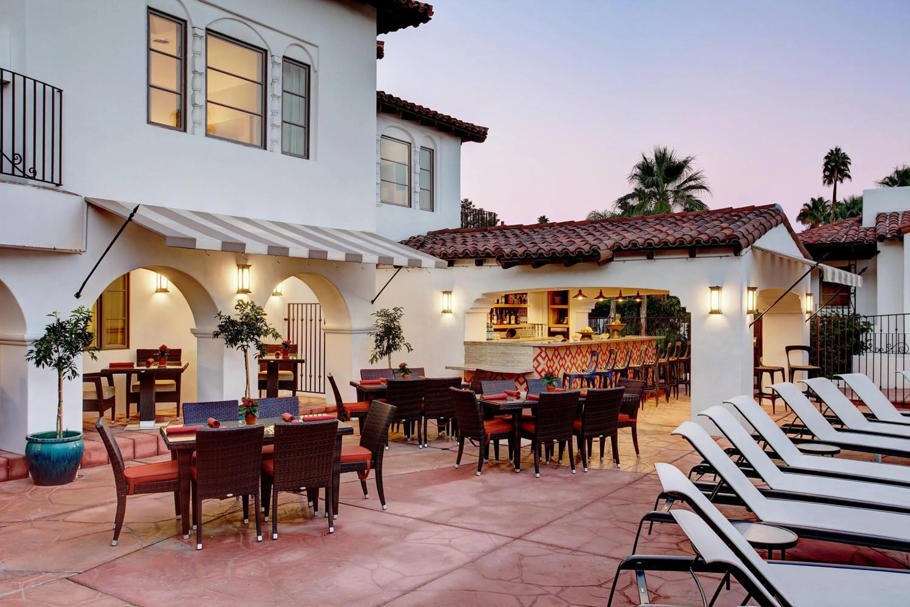Swimming pool in Triada Palm Springs, Autograph Collection