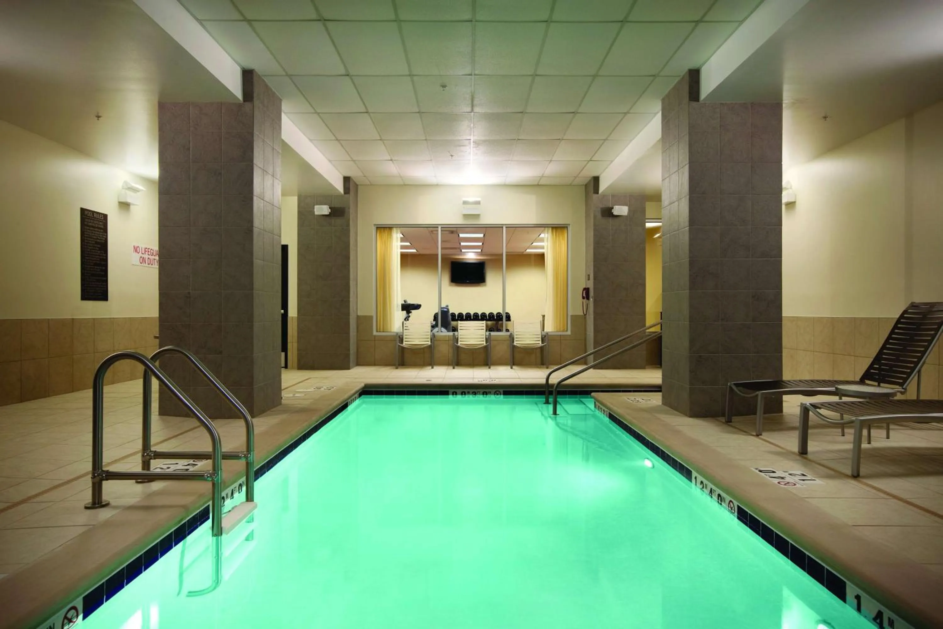 Swimming pool in Hyatt Place Des Moines Downtown