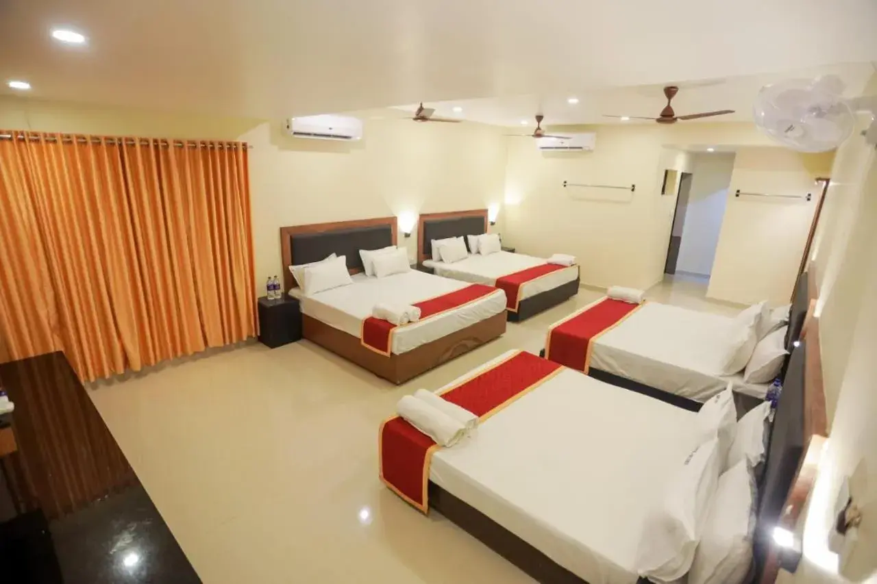 8-Bed AC in Hotel Sri Devi 8-Bed AC in Hotel Sri Devi