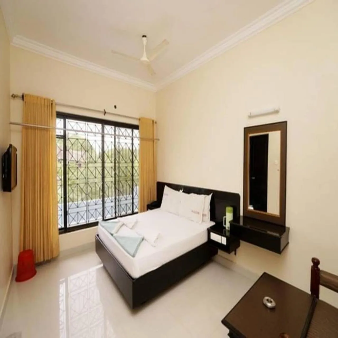 Bedroom, Bed in Hotel Sri Devi