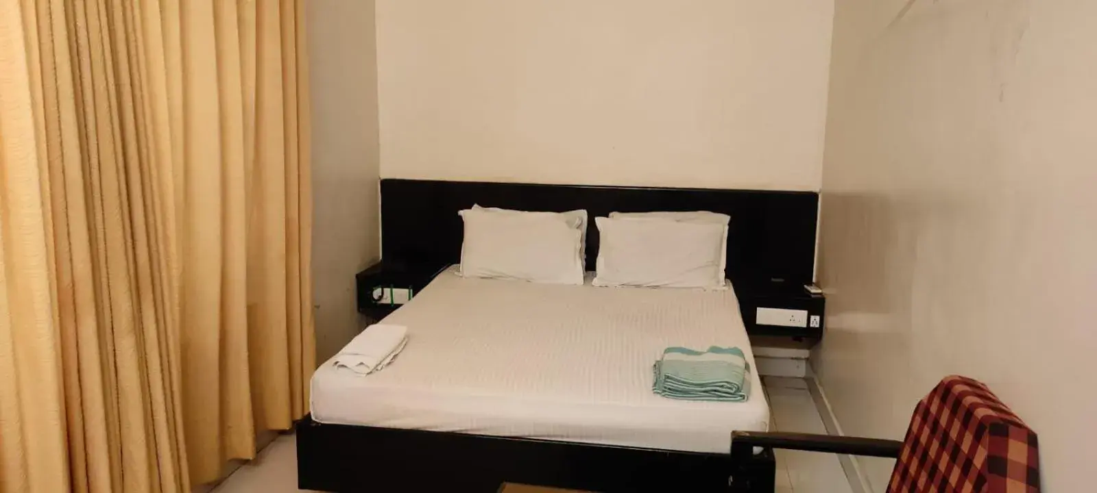 Bedroom, Bed in Hotel Sri Devi Bedroom, Bed in Hotel Sri Devi