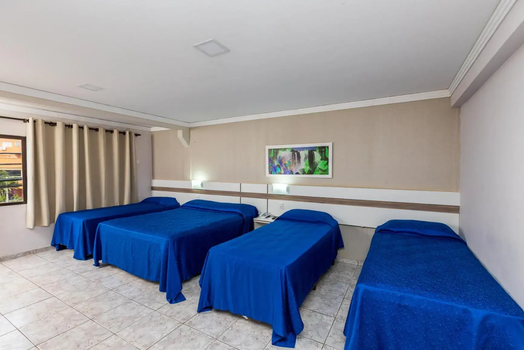 Family Room with Bathroom in Hotel Trevita Foz Family Room with Bathroom in Hotel Trevita Foz