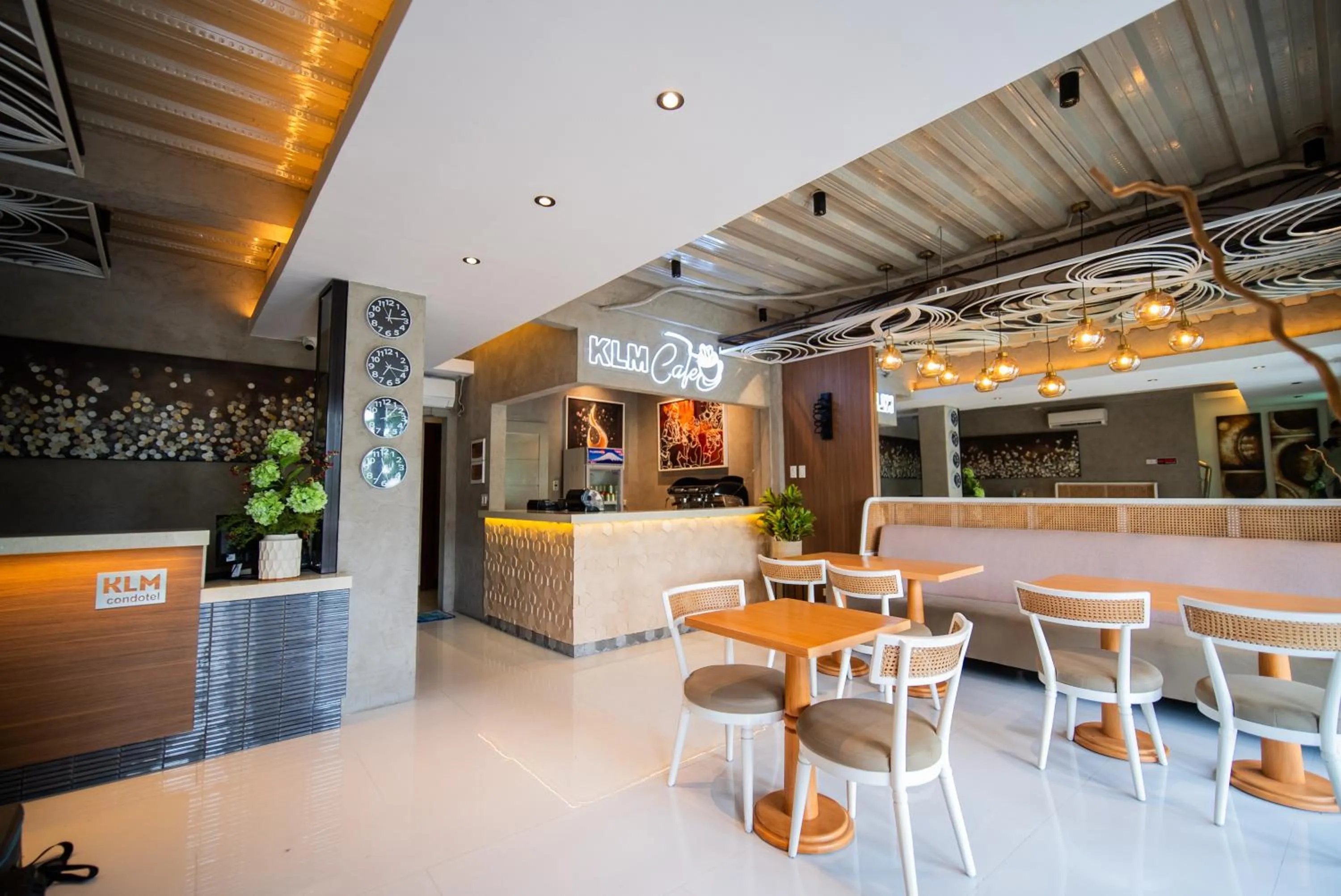 KLM Condotel