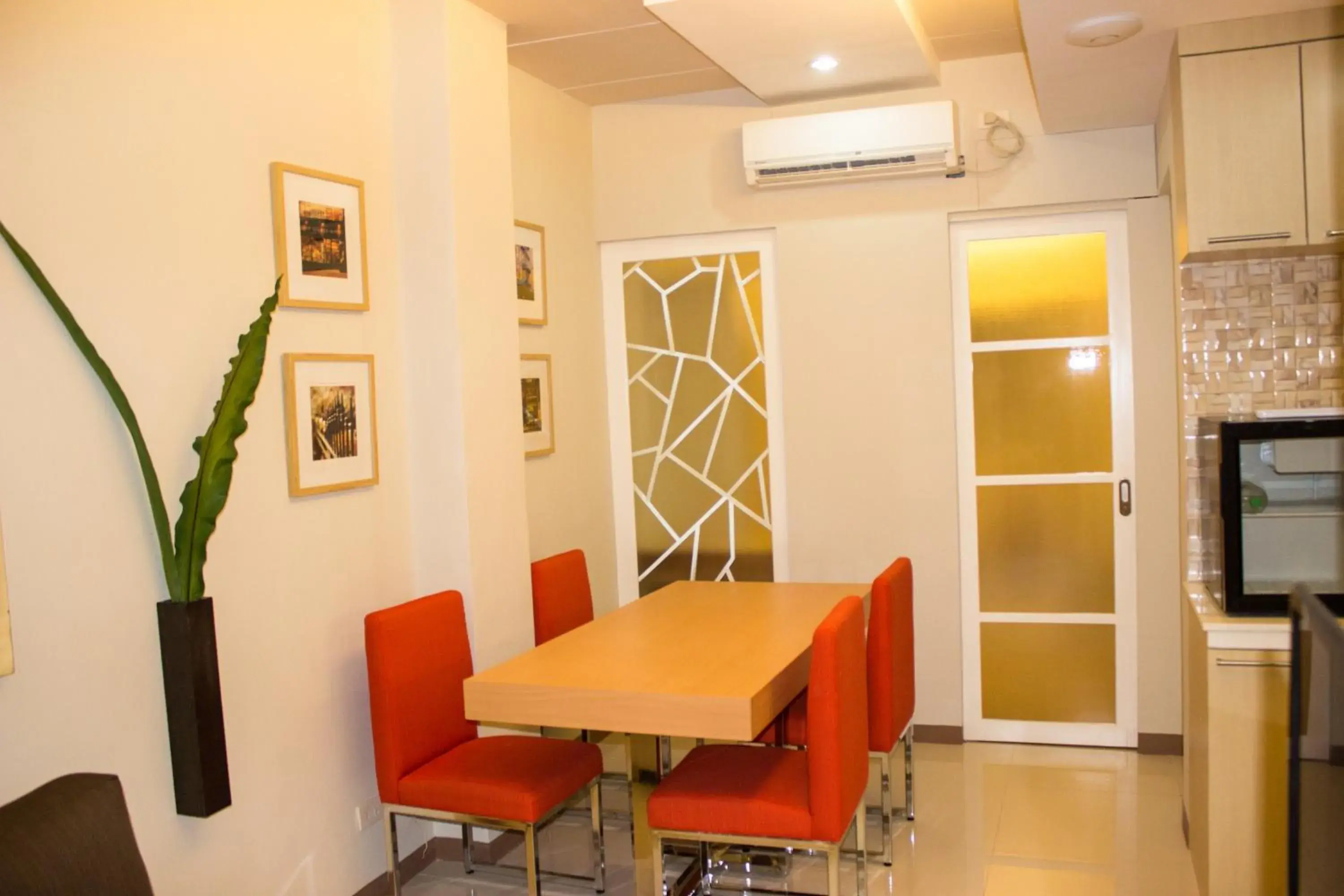 Dining area in KLM Condotel Dining area in KLM Condotel