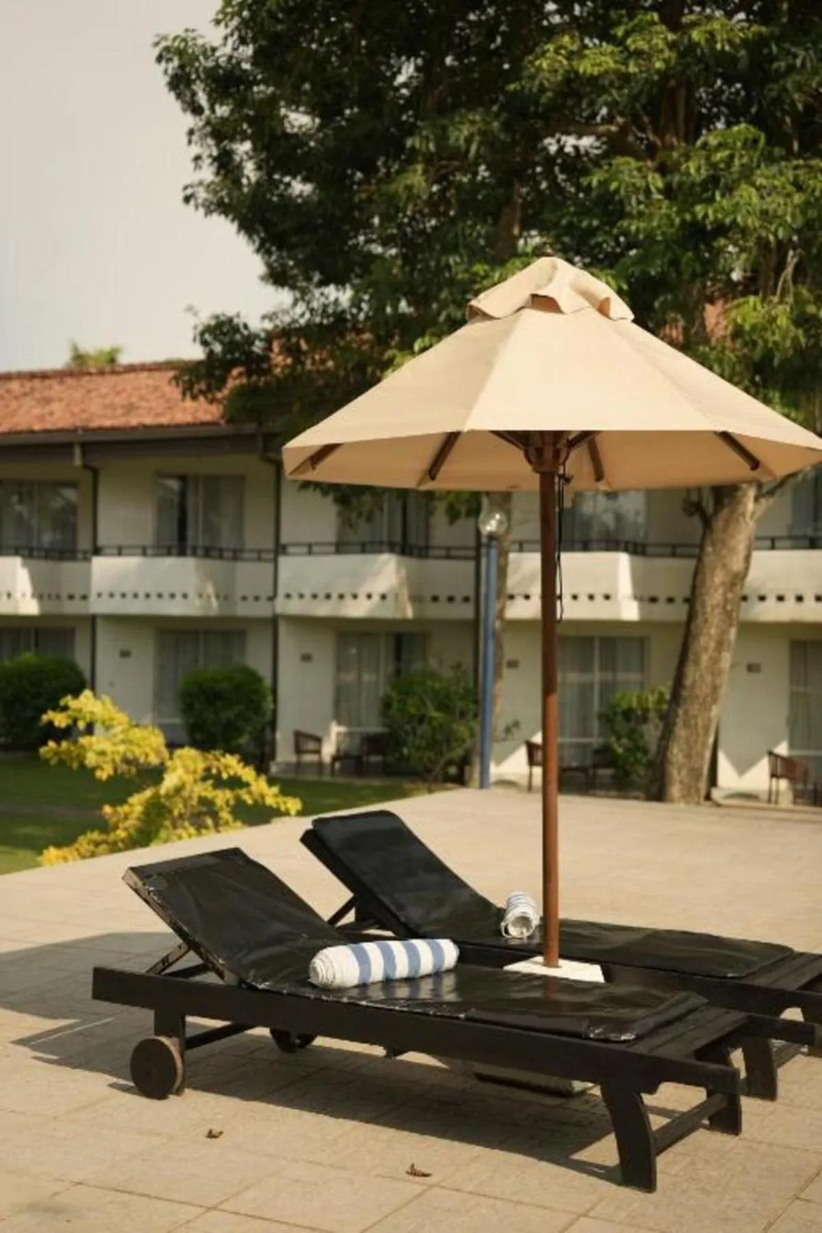 Hibiscus Beach Hotel & Villas