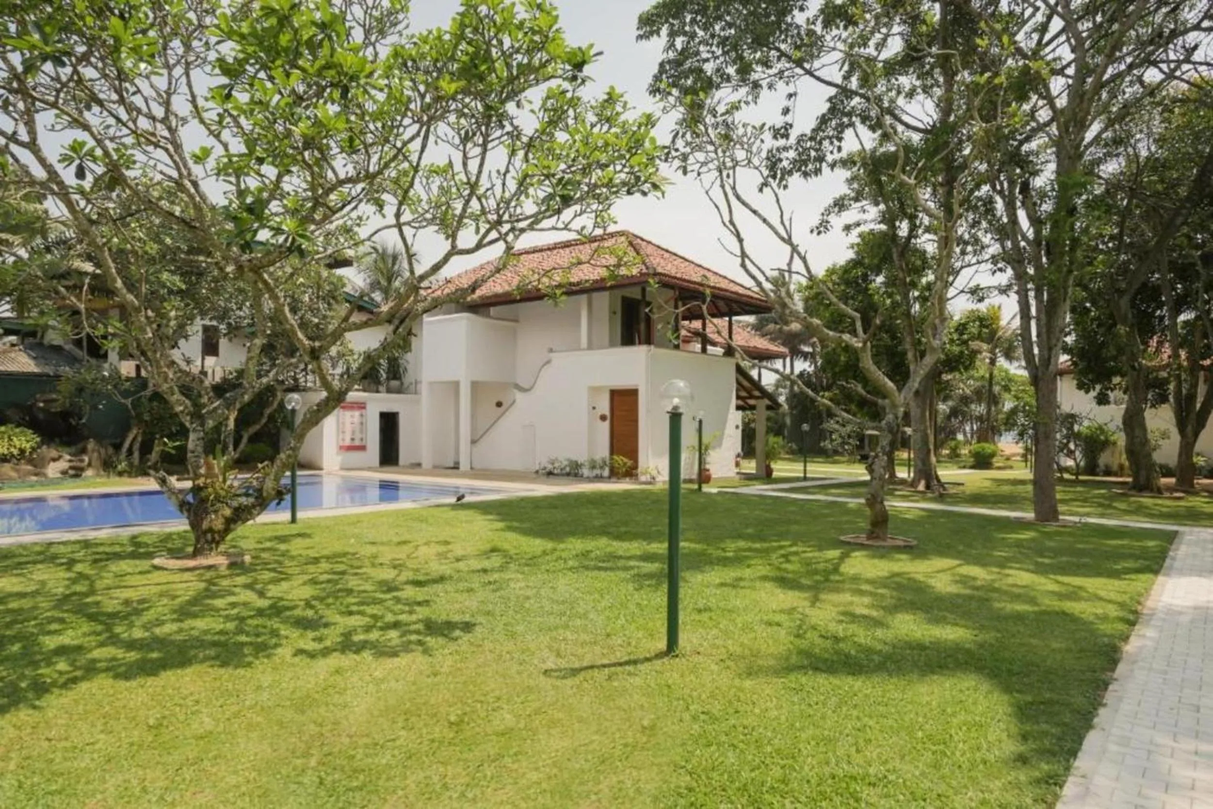 Hibiscus Beach Hotel & Villas