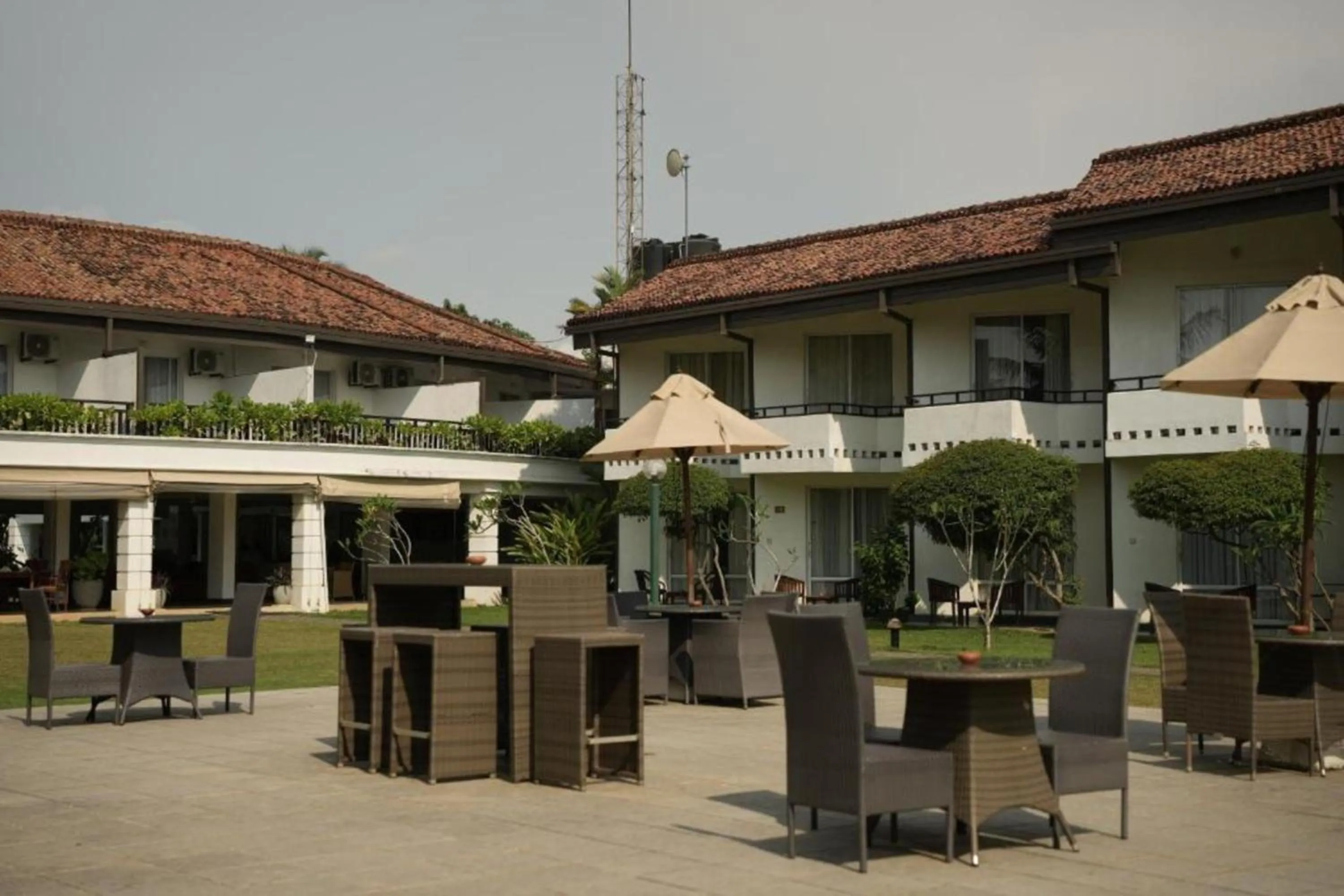 Hibiscus Beach Hotel & Villas