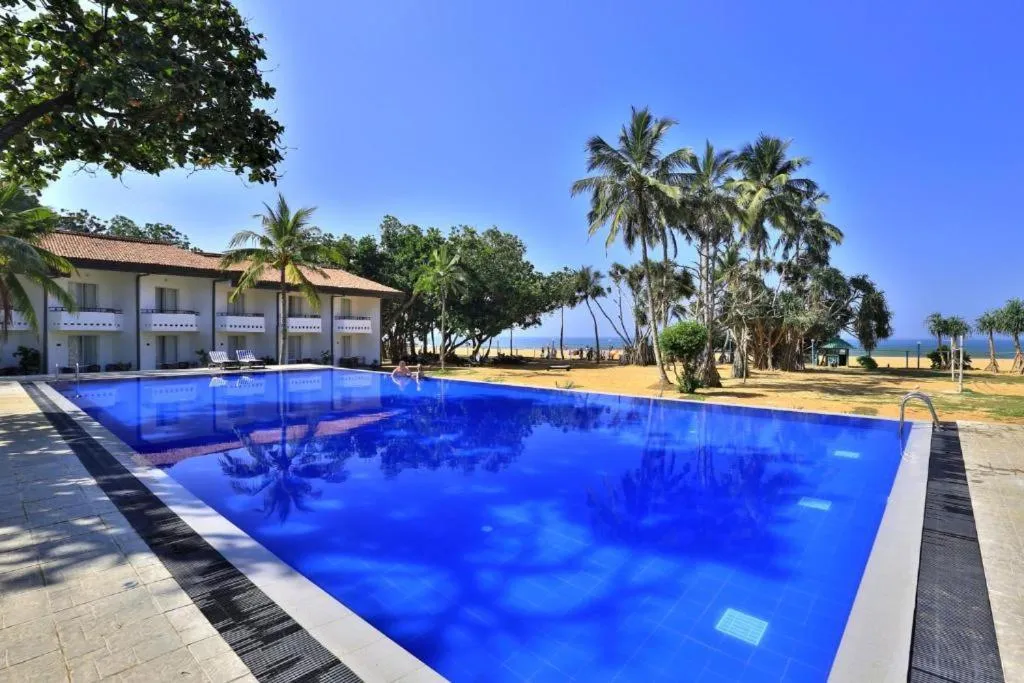 Hibiscus Beach Hotel & Villas