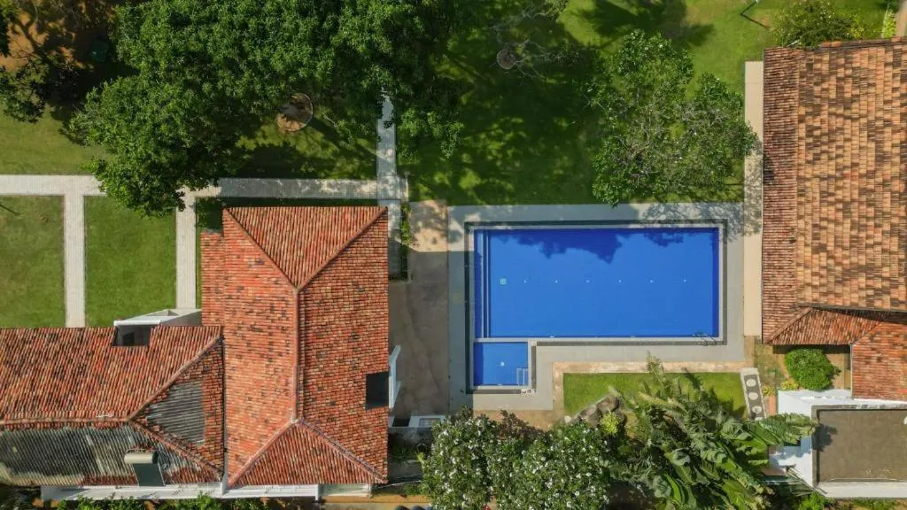 Hibiscus Beach Hotel & Villas