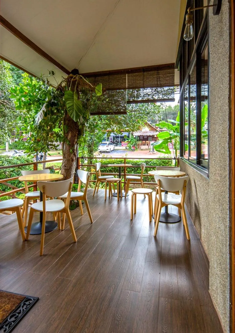 Restaurant/places to eat in Fruit Tree Lodge