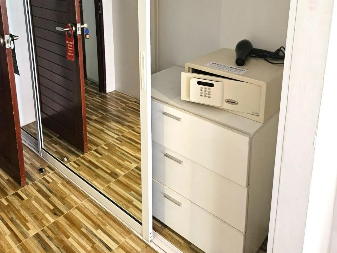 safe in Al Fiore Guesthouse Pattaya