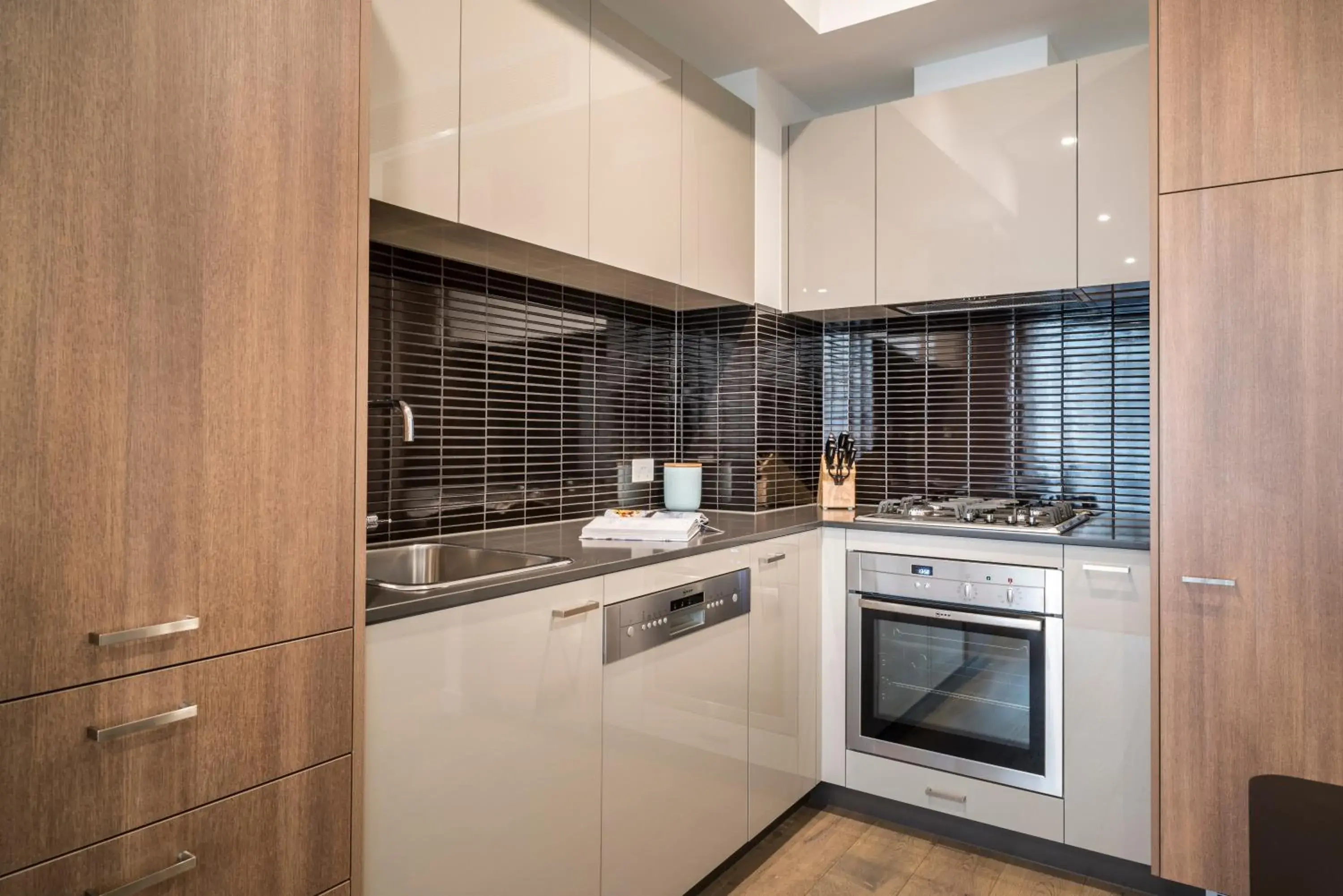 Kitchen or kitchenette in Caroline Serviced Apartments Sandringham Kitchen or kitchenette in Caroline Serviced Apartments Sandringham