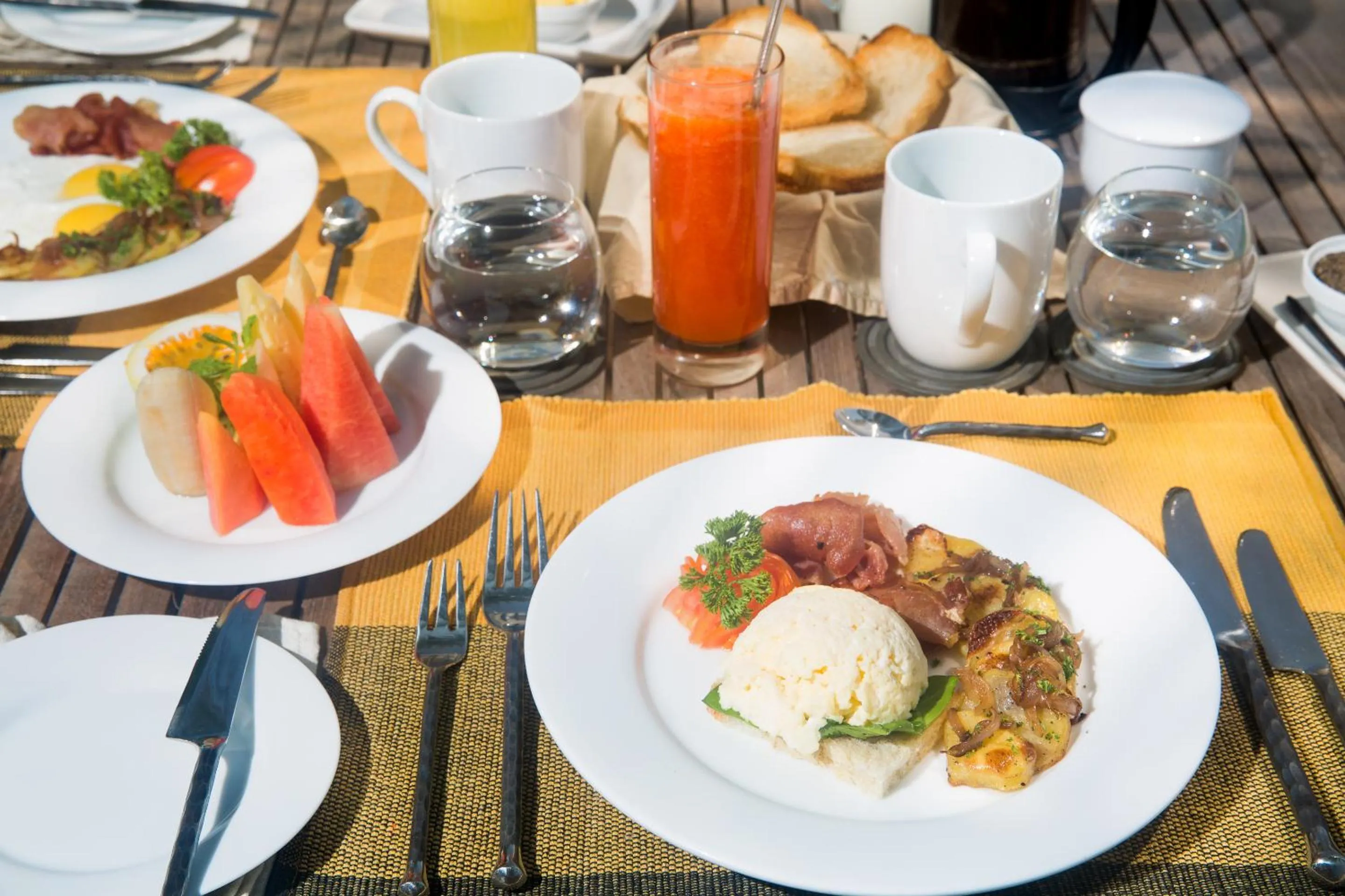 Food and drinks in Sri Sharavi Beach Villas & Spa - with 43 metre saltwater infinity pool