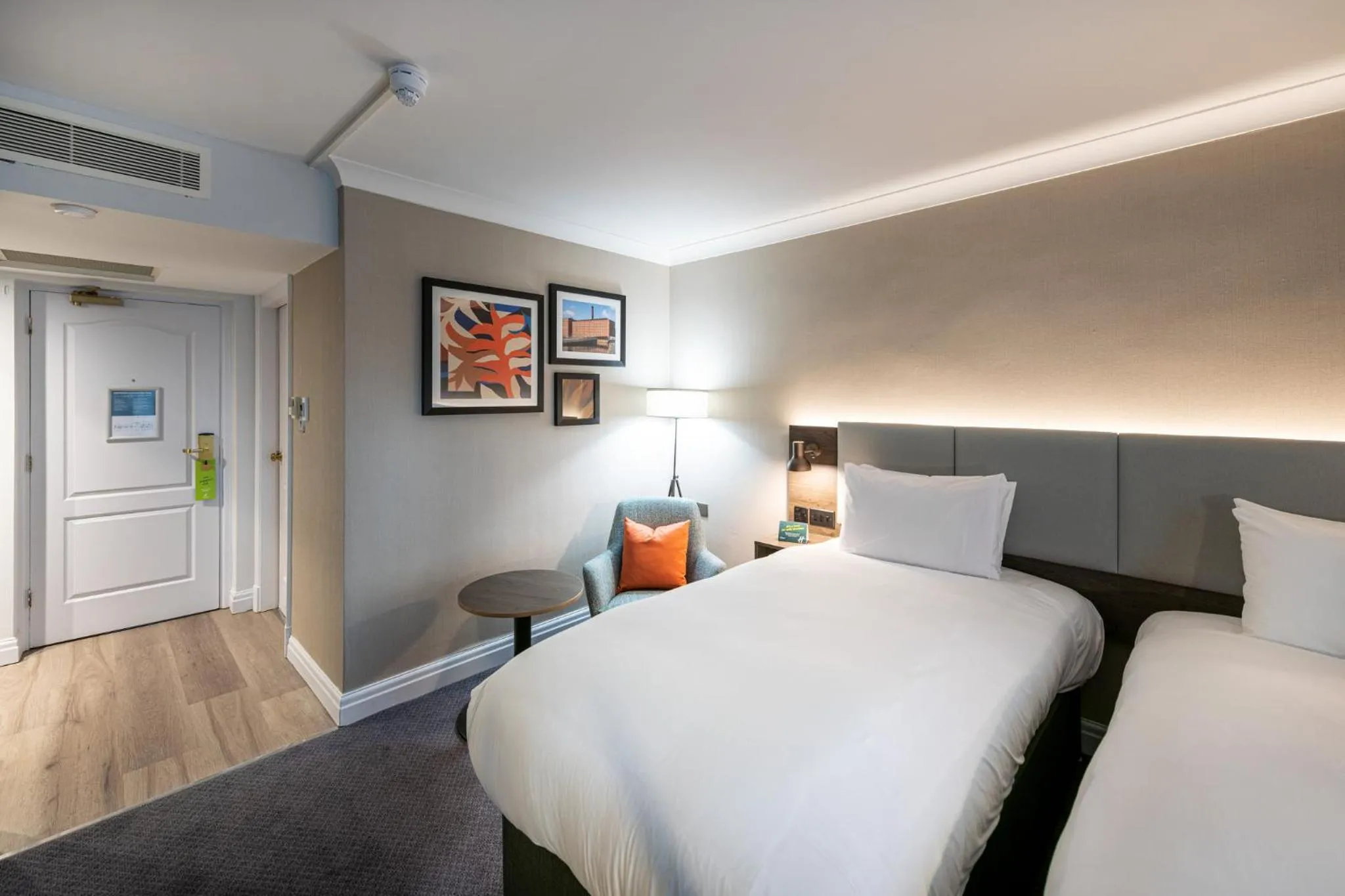 Photo of the whole room, Bed in Holiday Inn - Manchester - Oldham by IHG