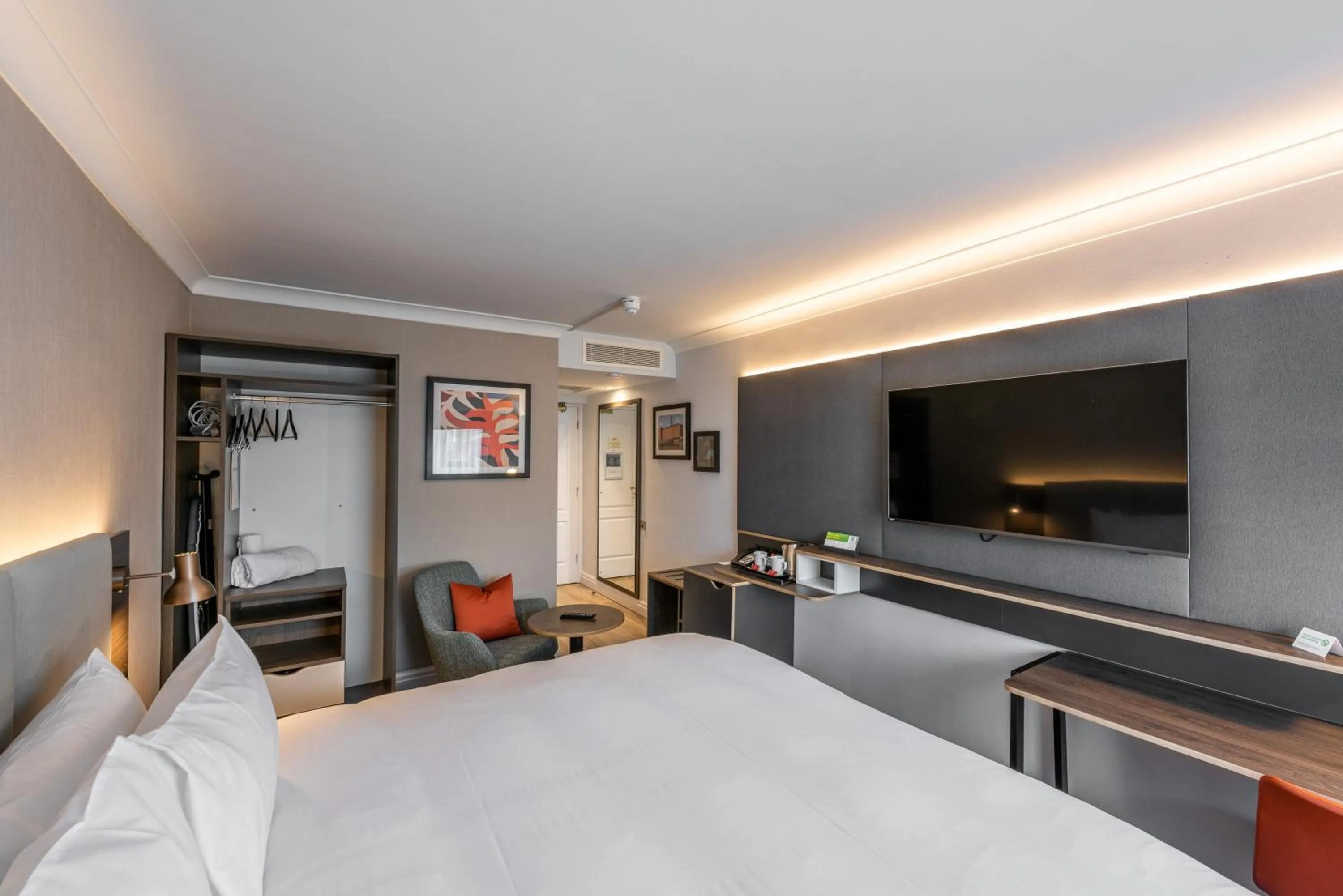 Bedroom, Bed in Holiday Inn - Manchester - Oldham by IHG