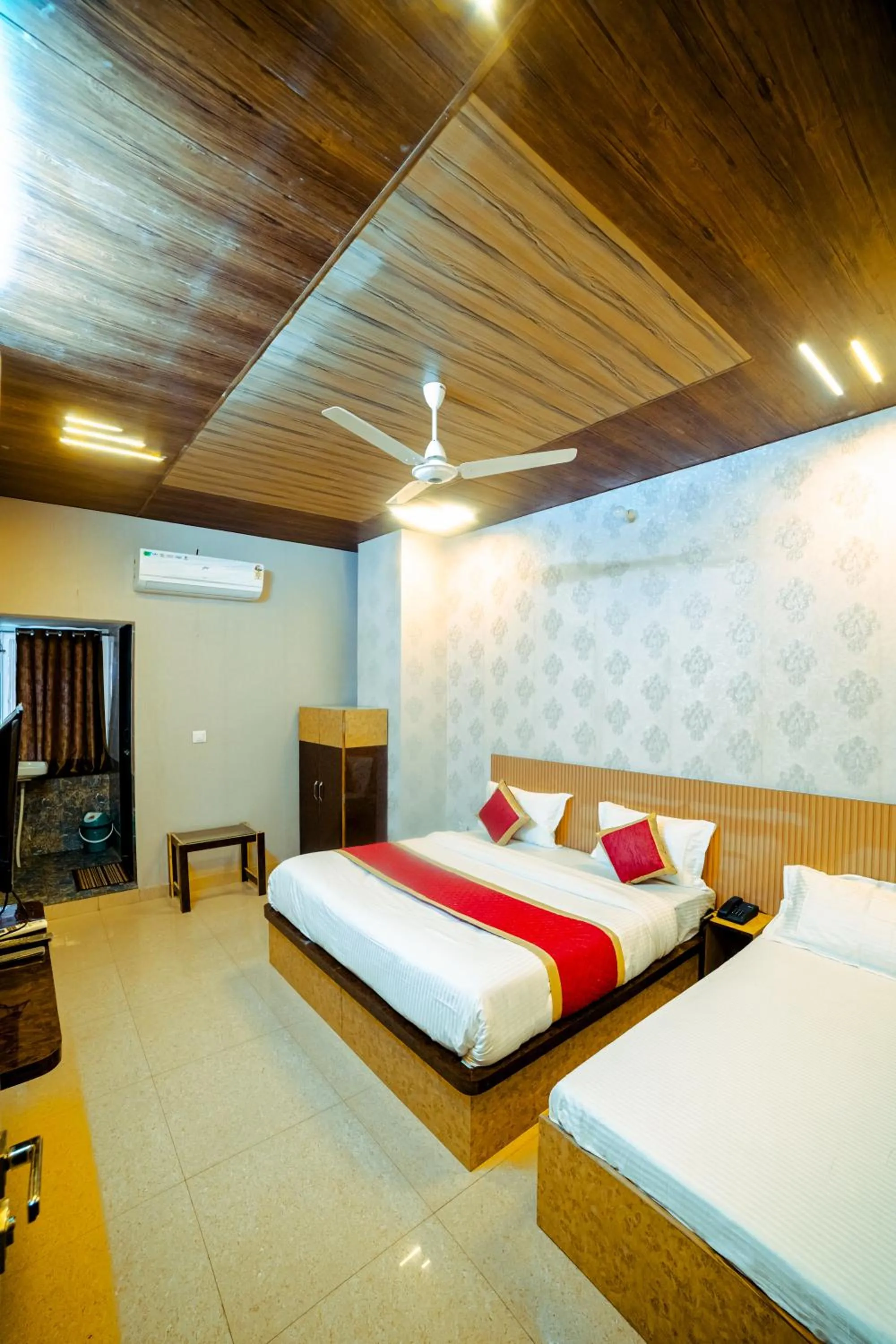 Bedroom, Bed in HOTEL METRO REGENCY INN