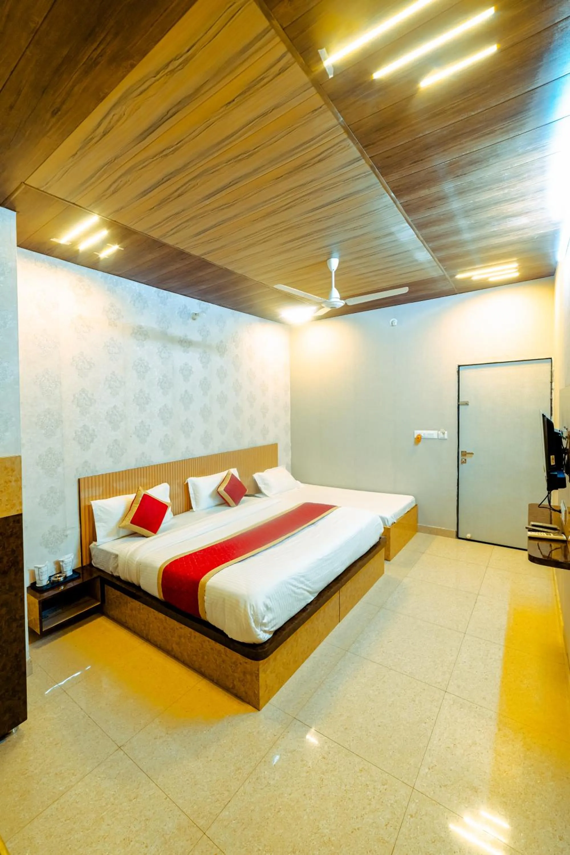 Bedroom, Bed in HOTEL METRO REGENCY INN