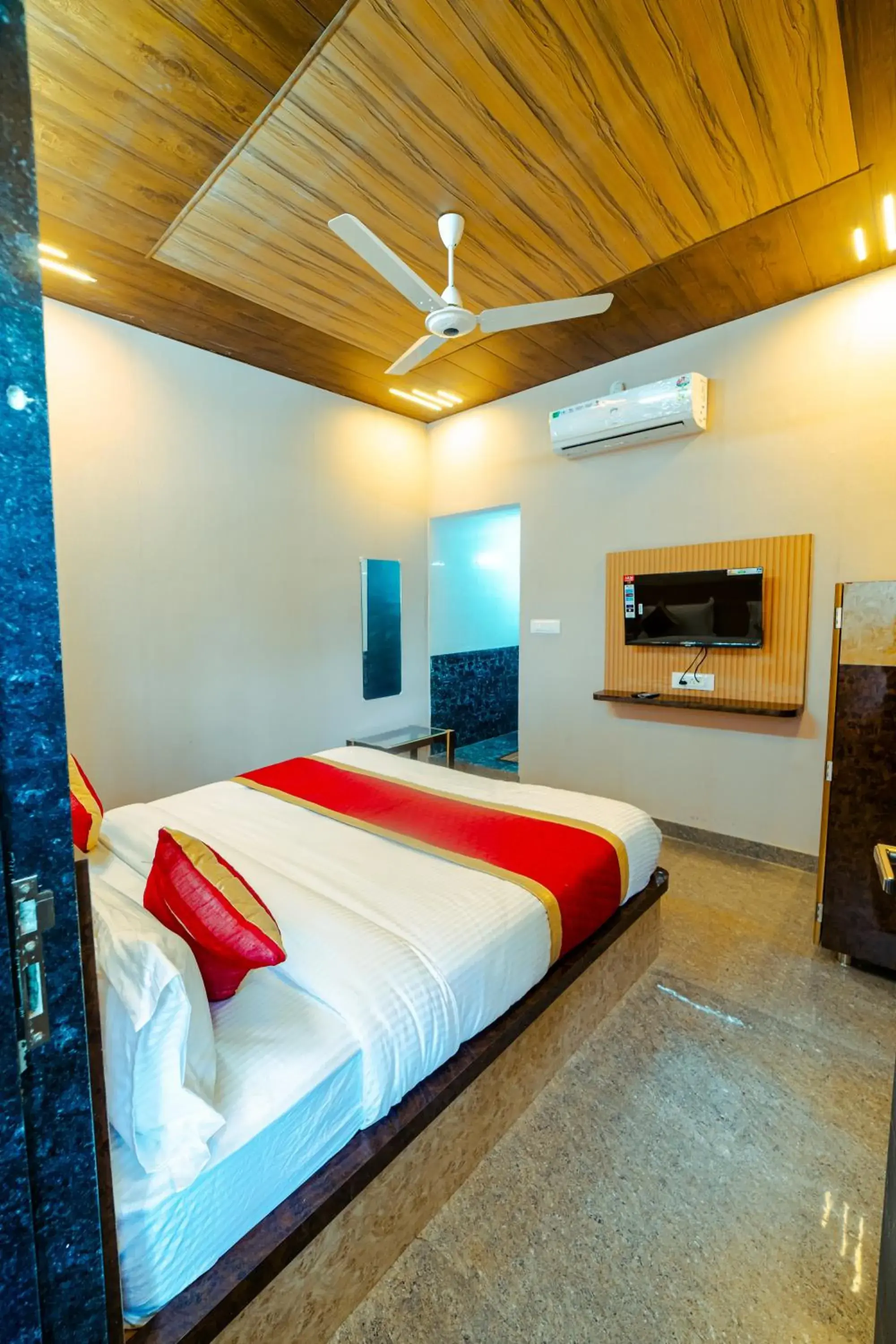 Bedroom, Bed in HOTEL METRO REGENCY INN Bedroom, Bed in HOTEL METRO REGENCY INN