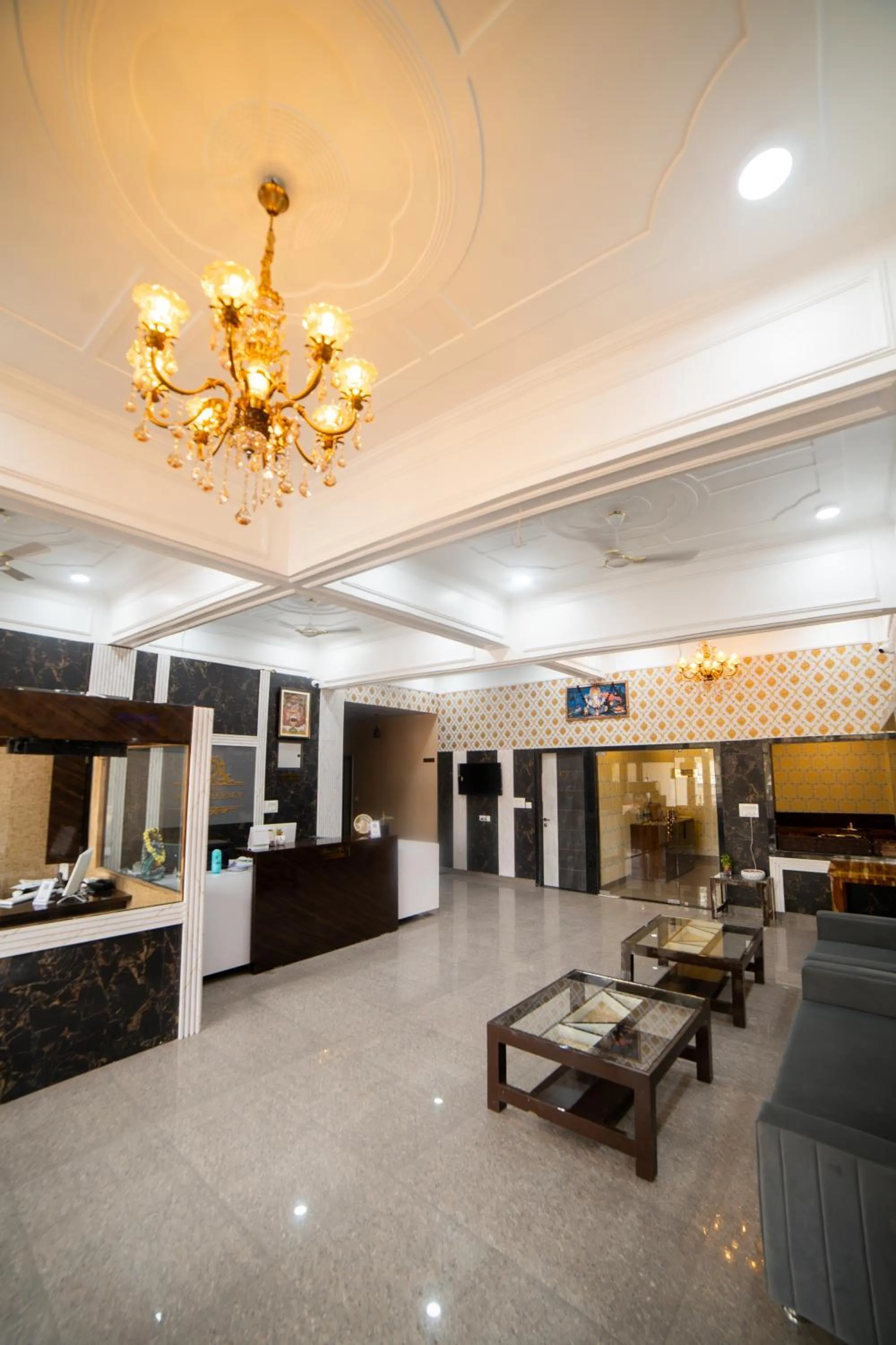 Lobby or reception in HOTEL METRO REGENCY INN