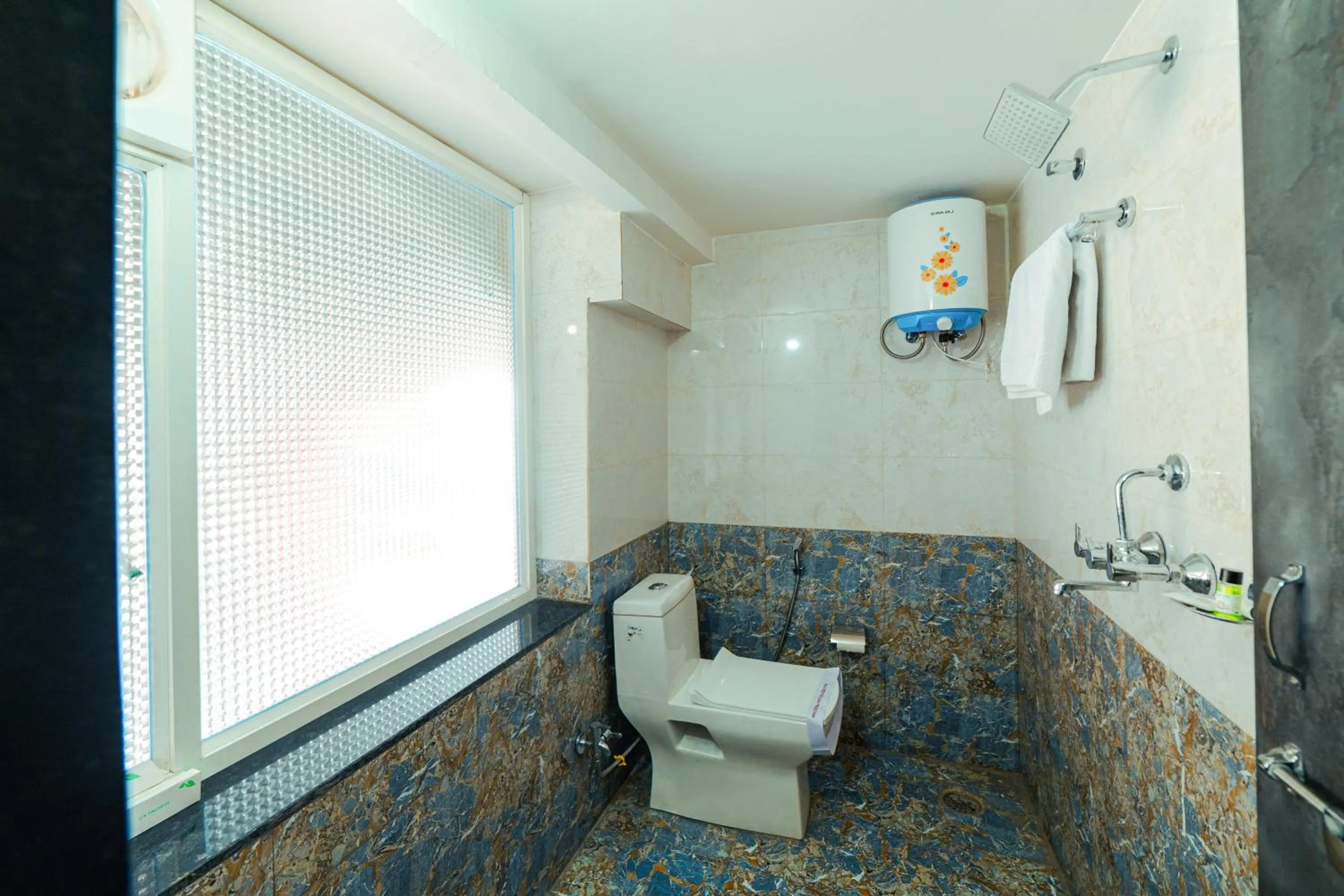 Bathroom in HOTEL METRO REGENCY INN