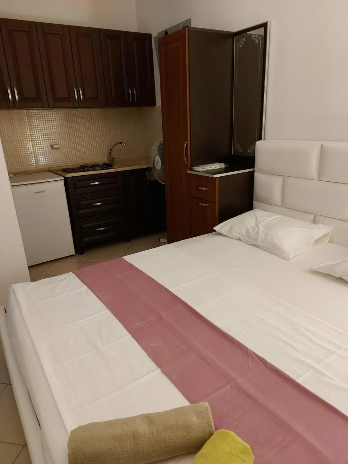 Bed in Aparthotel Vila Tufi