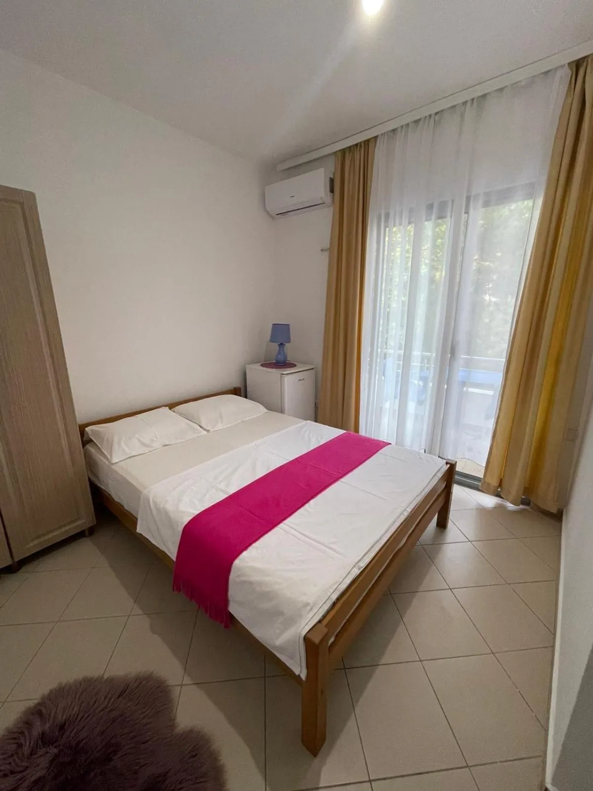 Bed in Aparthotel Vila Tufi
