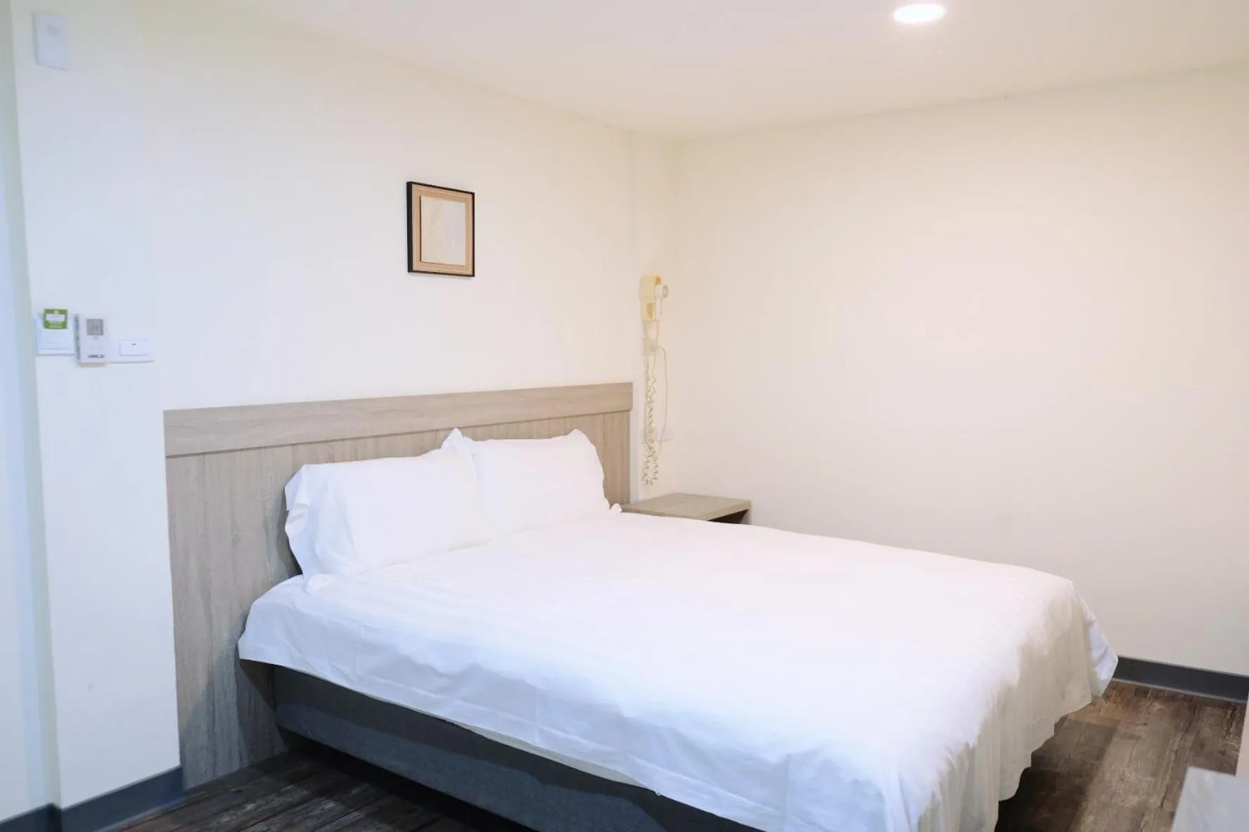 Small Double Room without Window in Yoai Mountain Roam Hotel