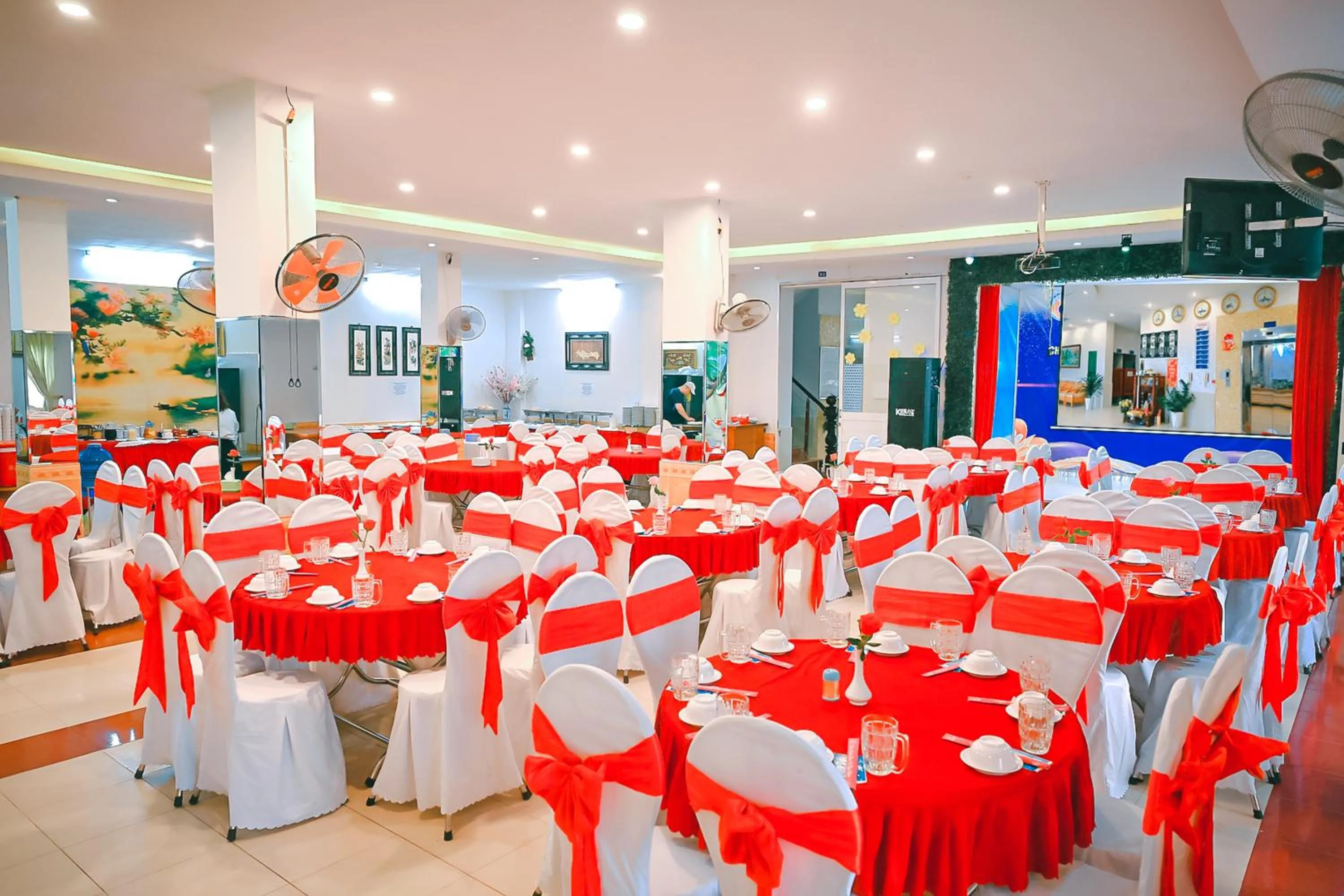 Restaurant/places to eat in Ngọc Hân Hotel By The Moment