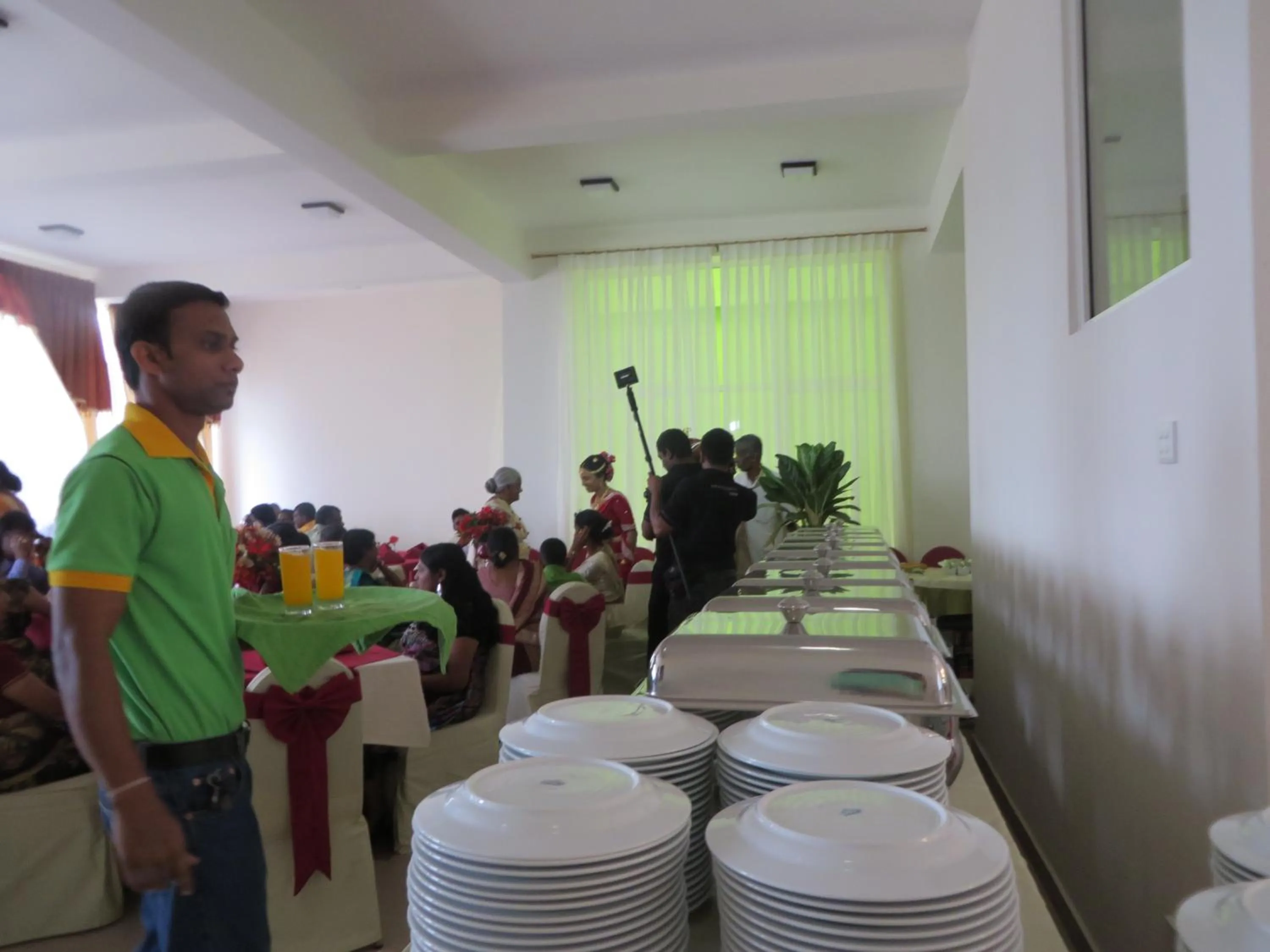 Restaurant/places to eat in Auslink Hotel