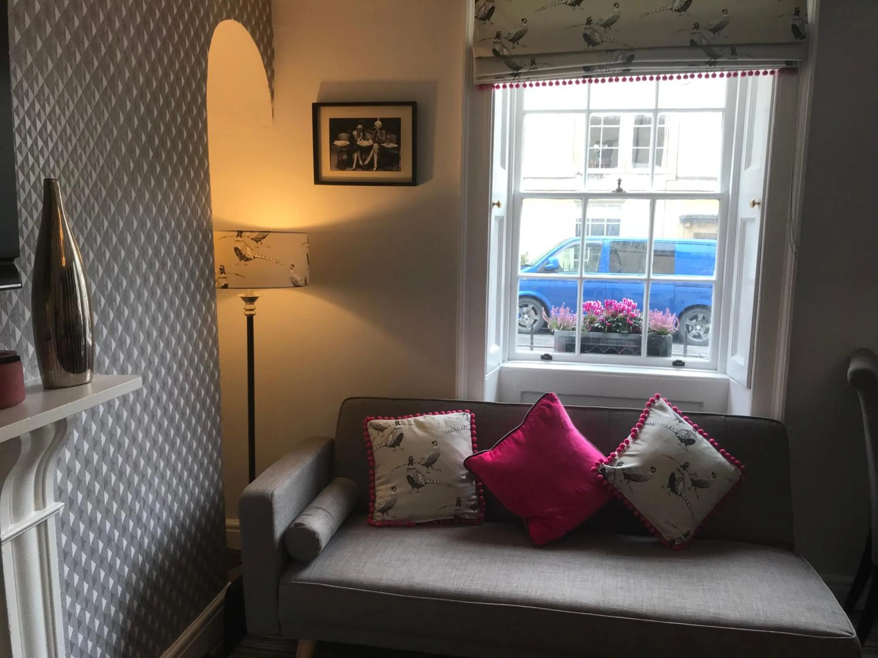 City Centre - Rivers Street, quiet 2 bed ground floor Georgian garden Apartment