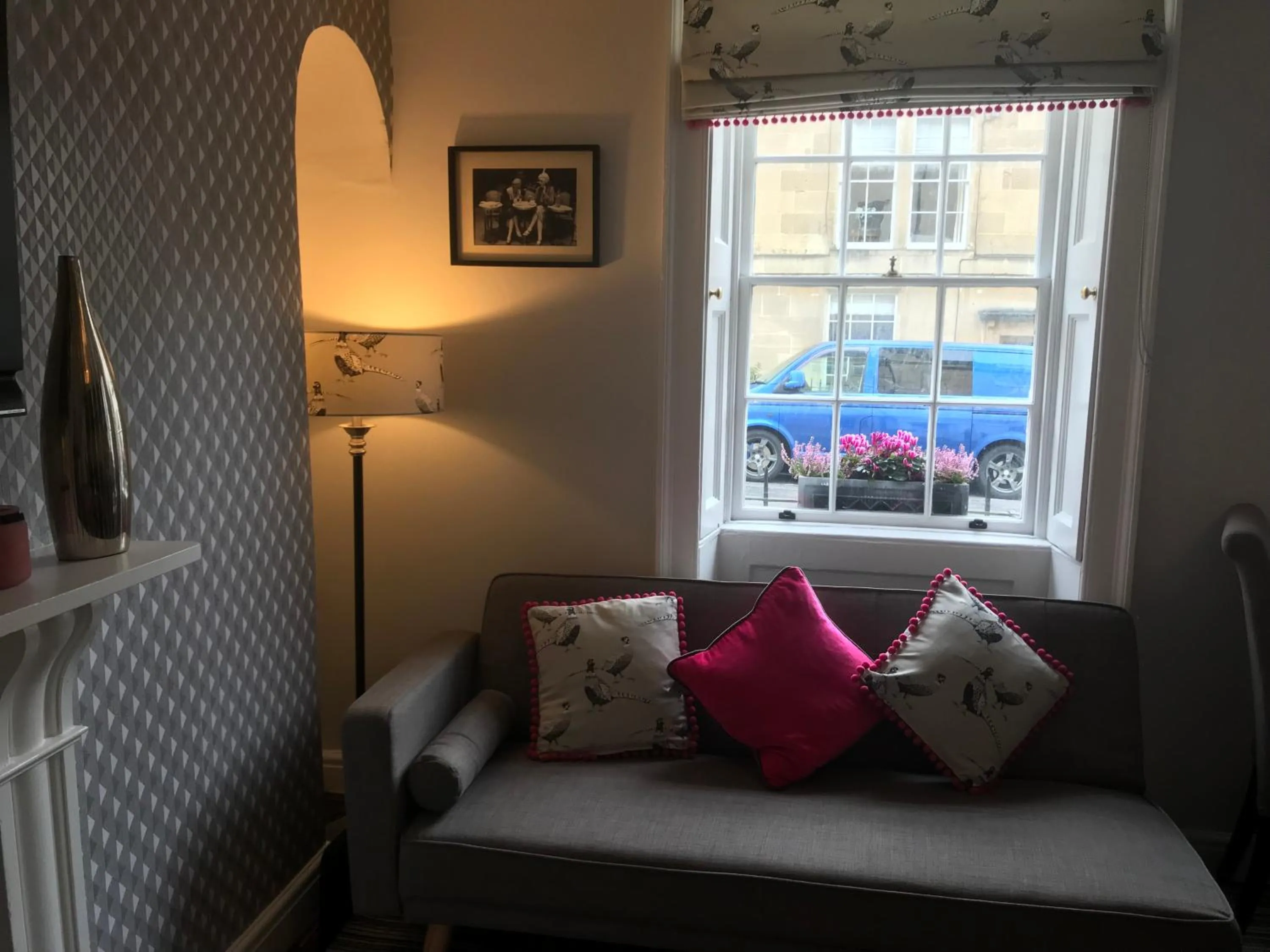 City Centre - Rivers Street, quiet 2 bed ground floor Georgian garden Apartment