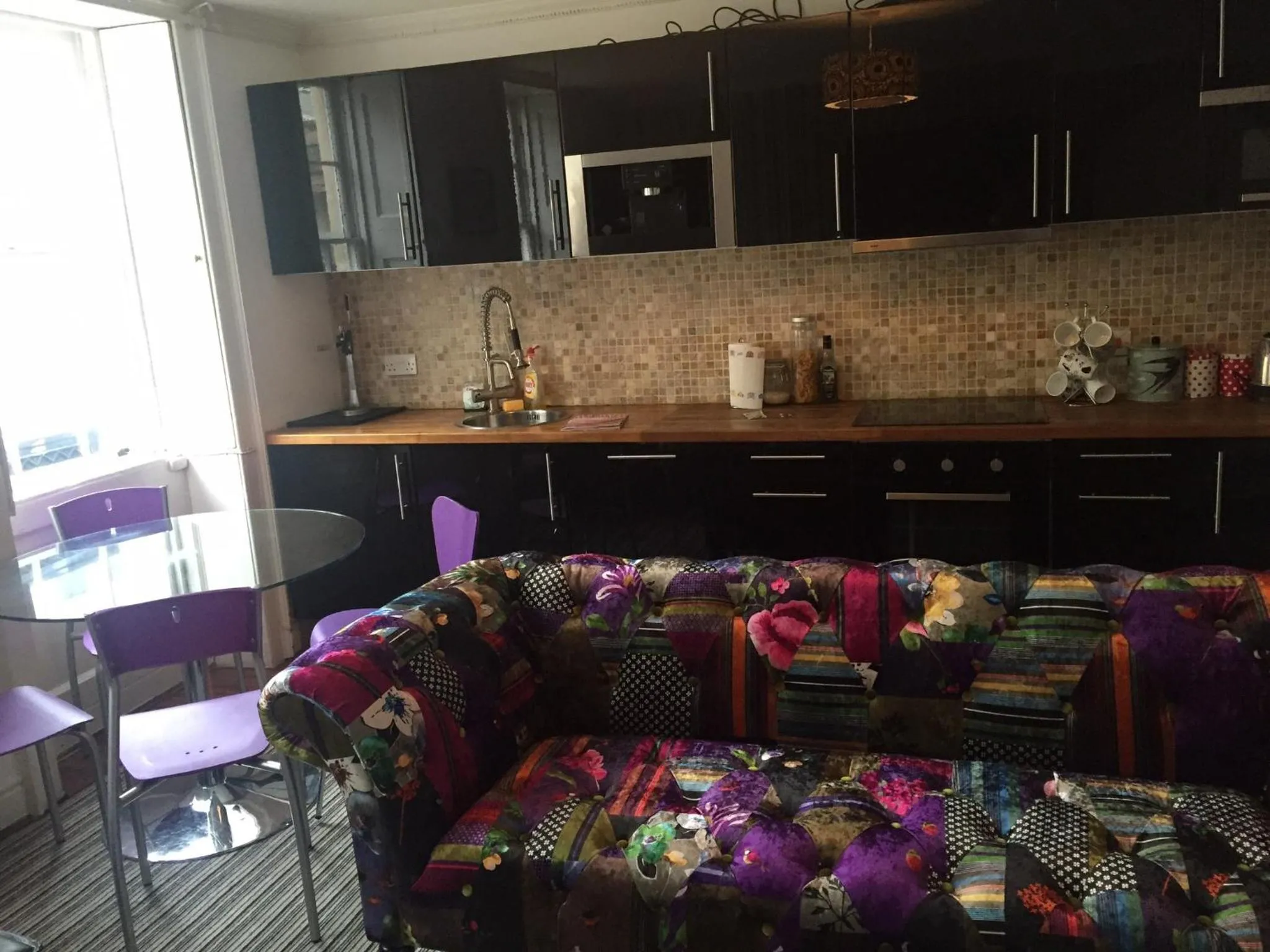 Kitchen or kitchenette in City Centre - Rivers Street, quiet 2 bed ground floor Georgian garden Apartment