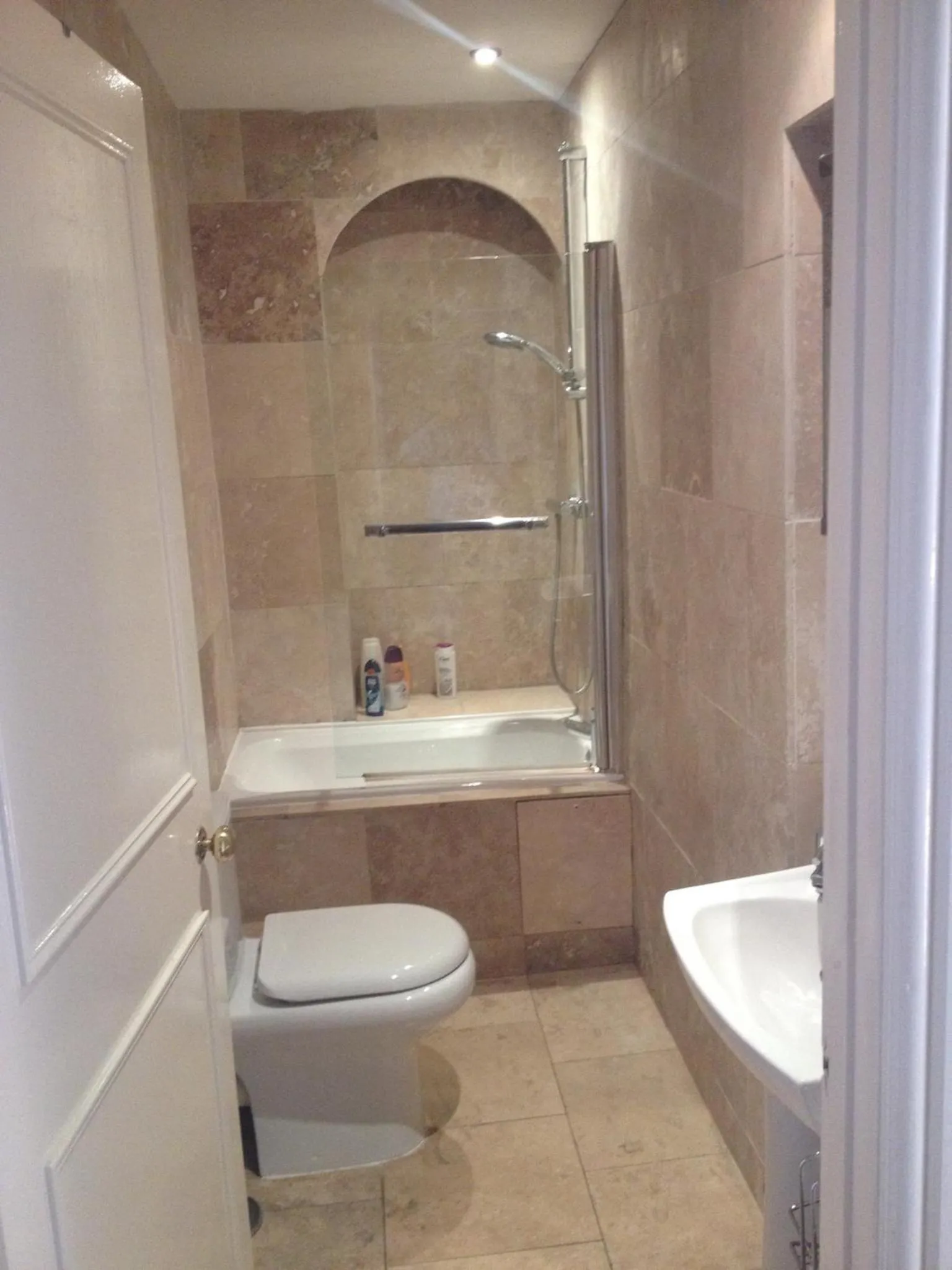 Bathroom in City Centre - Rivers Street, quiet 2 bed ground floor Georgian garden Apartment