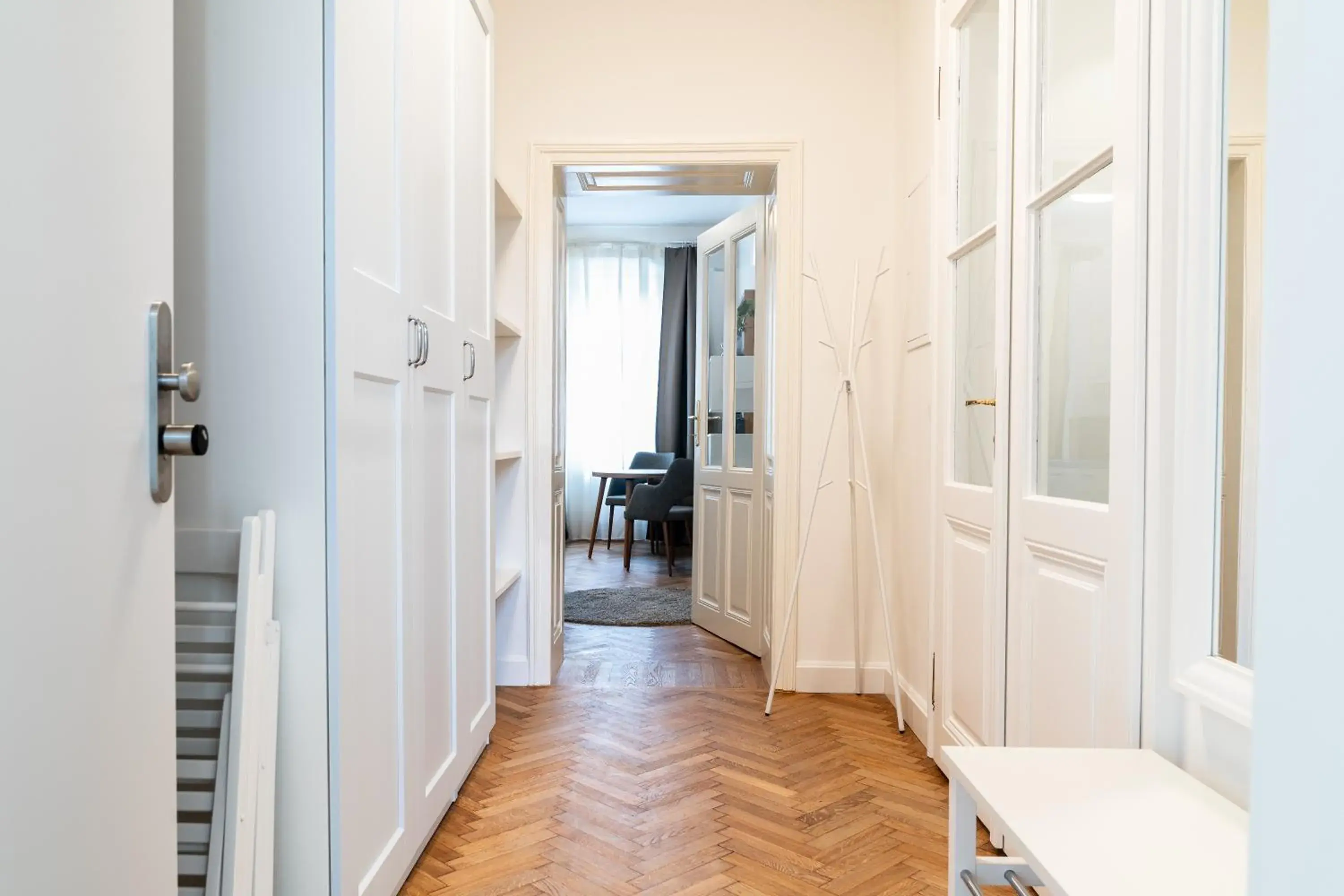 Deluxe King Suite - single occupancy in twenty five - work & life Apartments Deluxe King Suite - single occupancy in twenty five - work & life Apartments