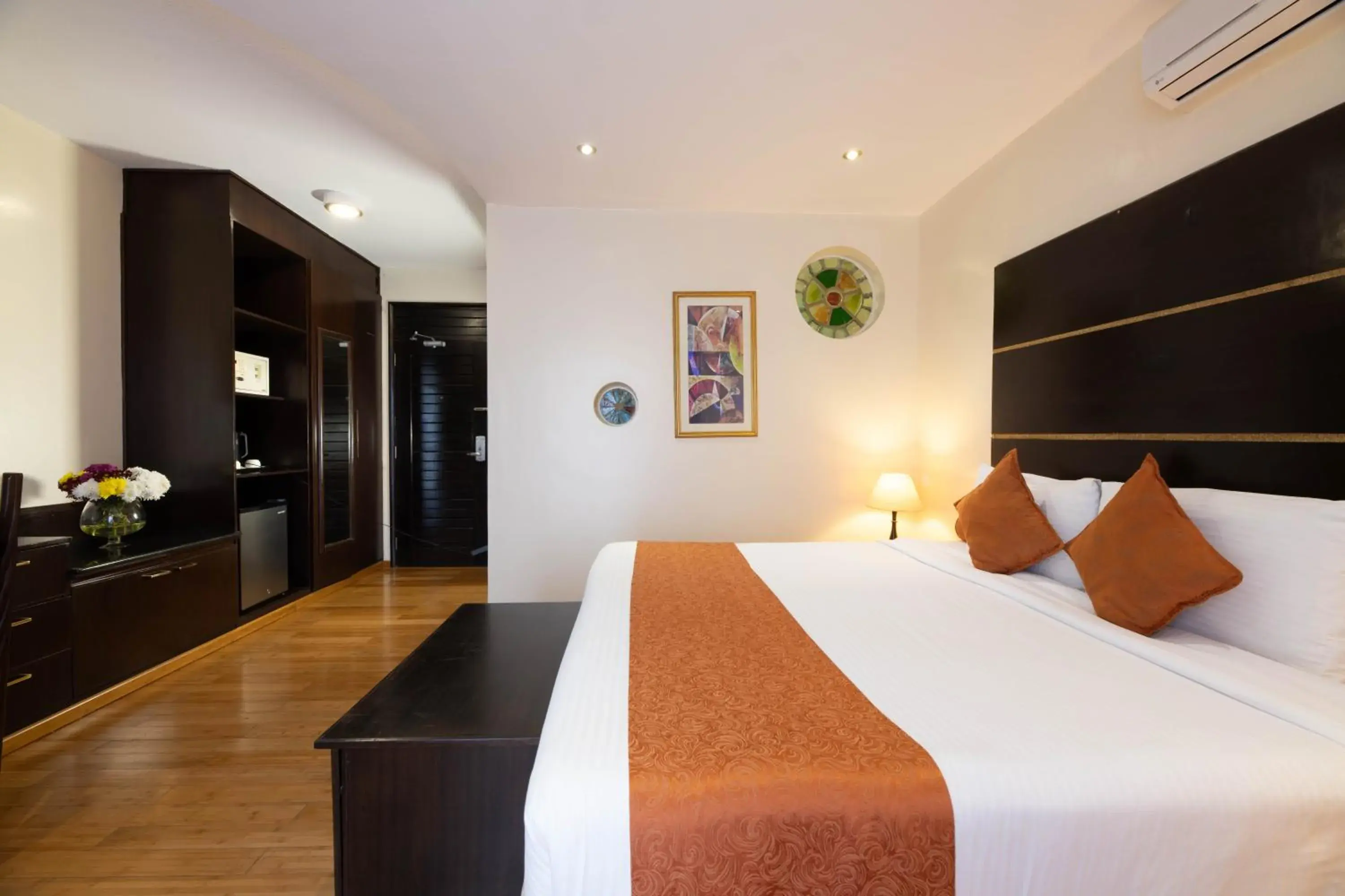 Bed in The Monarch Hotel Bed in The Monarch Hotel