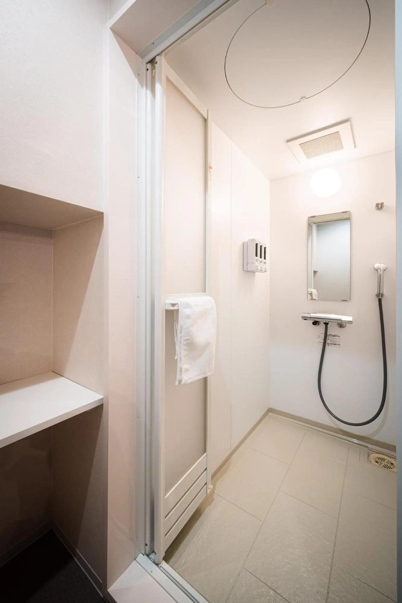 Shower in MANGA ART HOTEL, BAKUROCHO