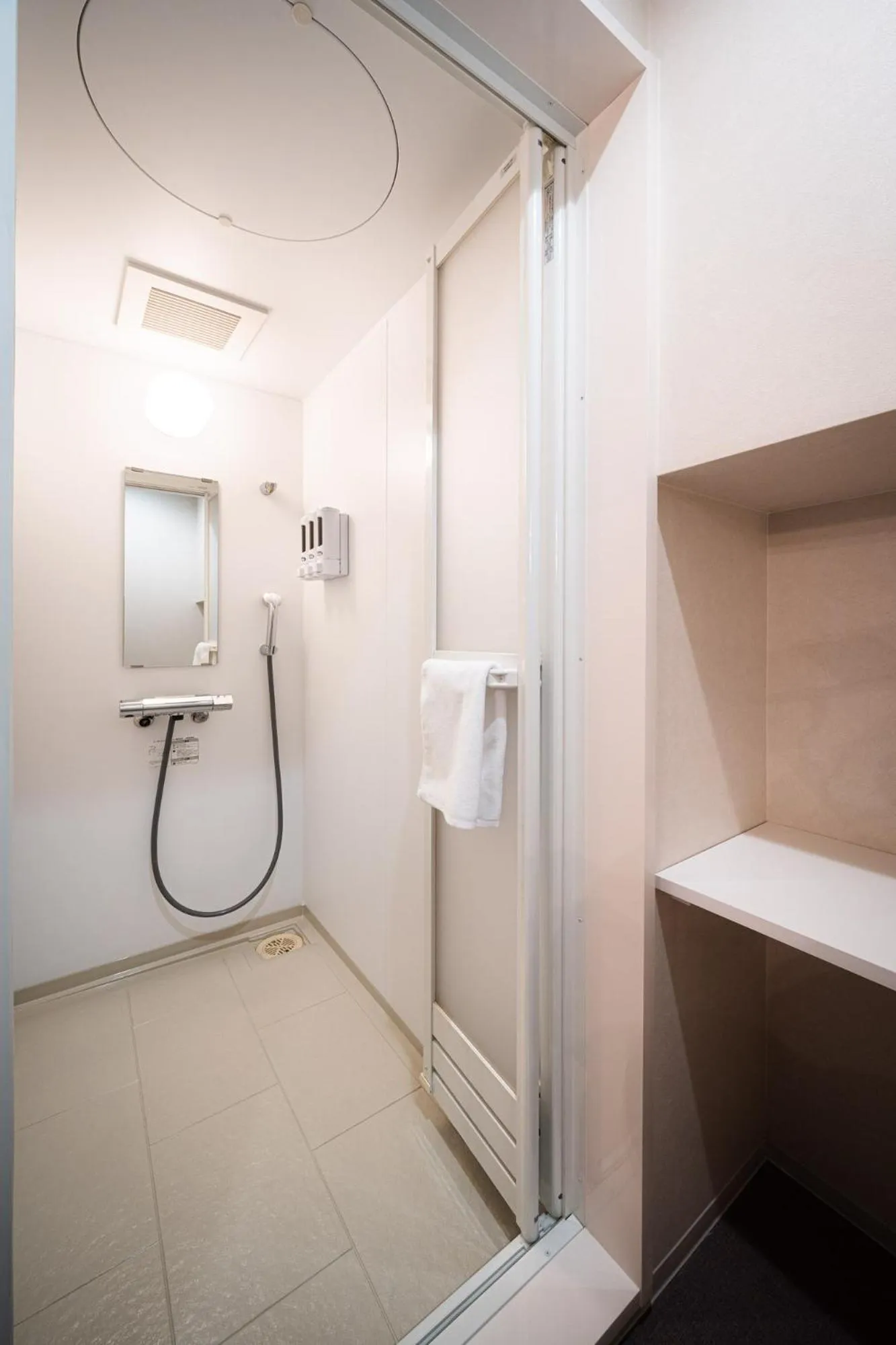 Shower in MANGA ART HOTEL, BAKUROCHO